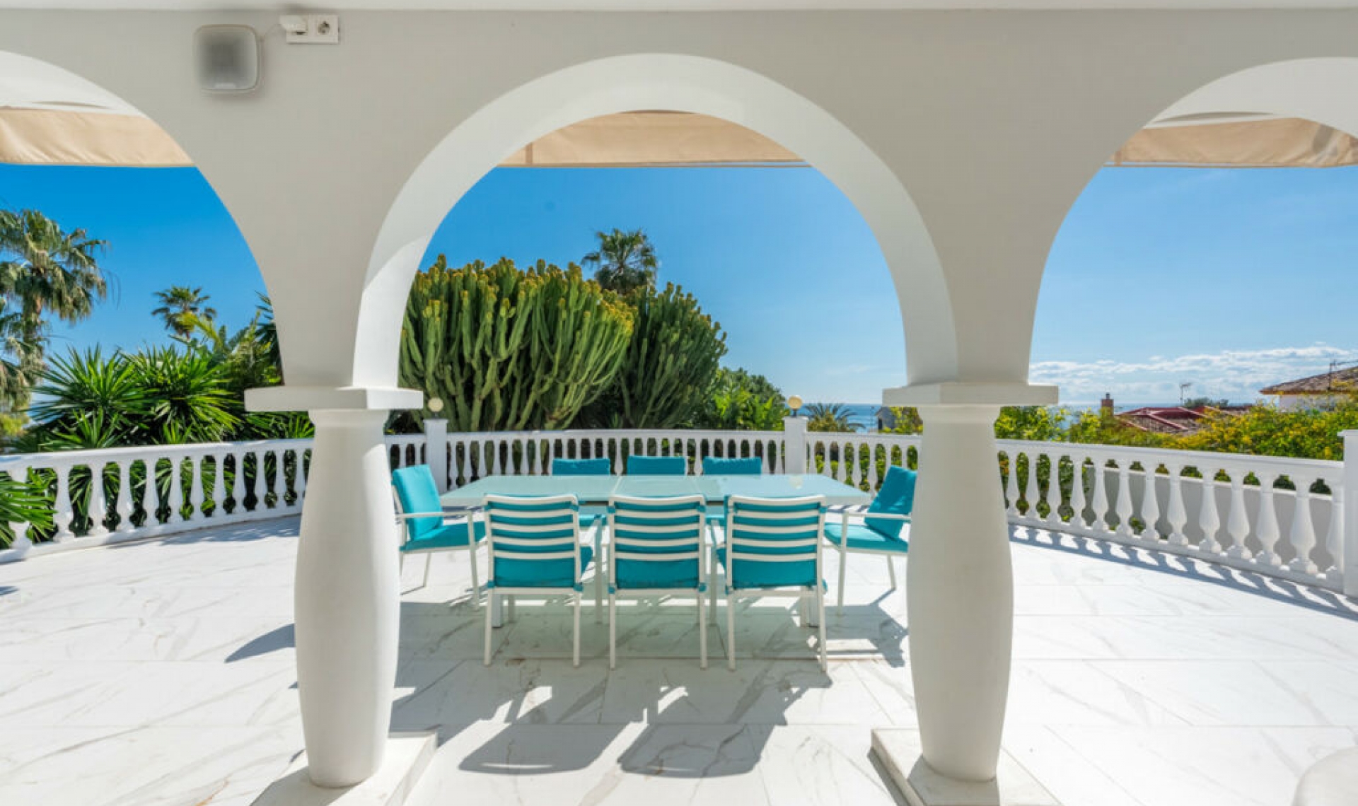 Resale - House -
Marbella