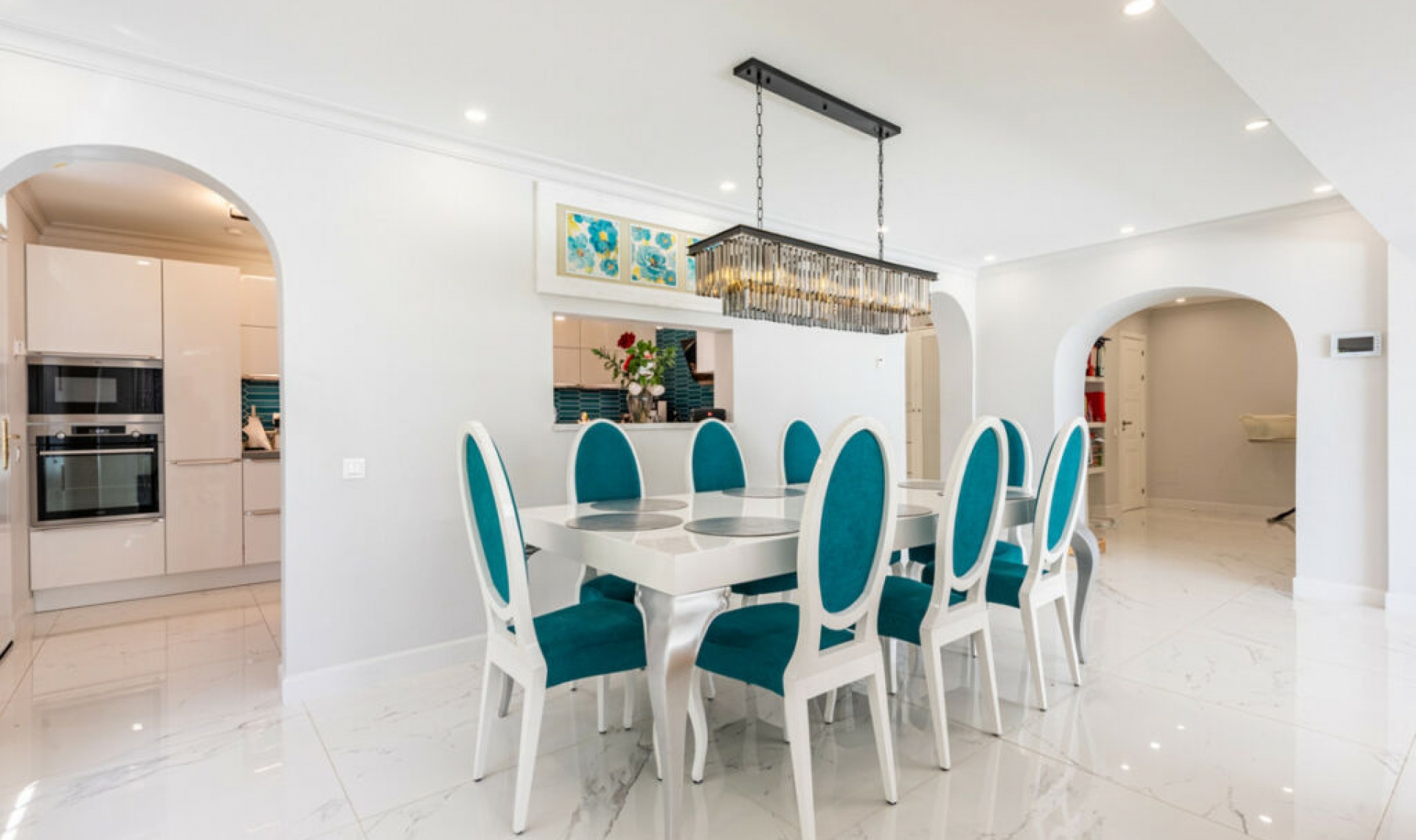 Resale - House -
Marbella