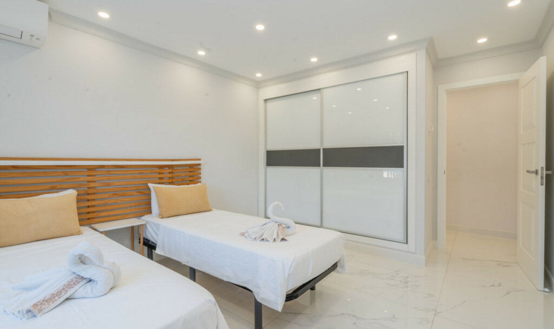 Resale - House -
Marbella