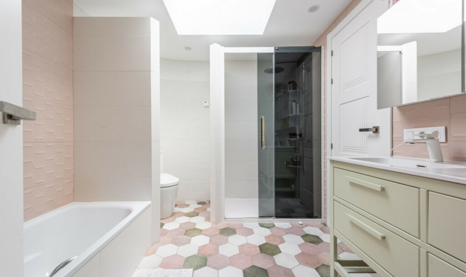 Resale - House -
Marbella