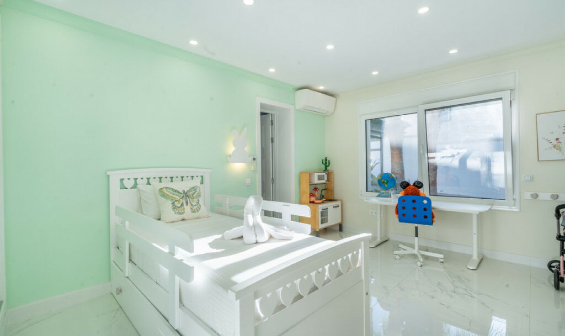 Resale - House -
Marbella