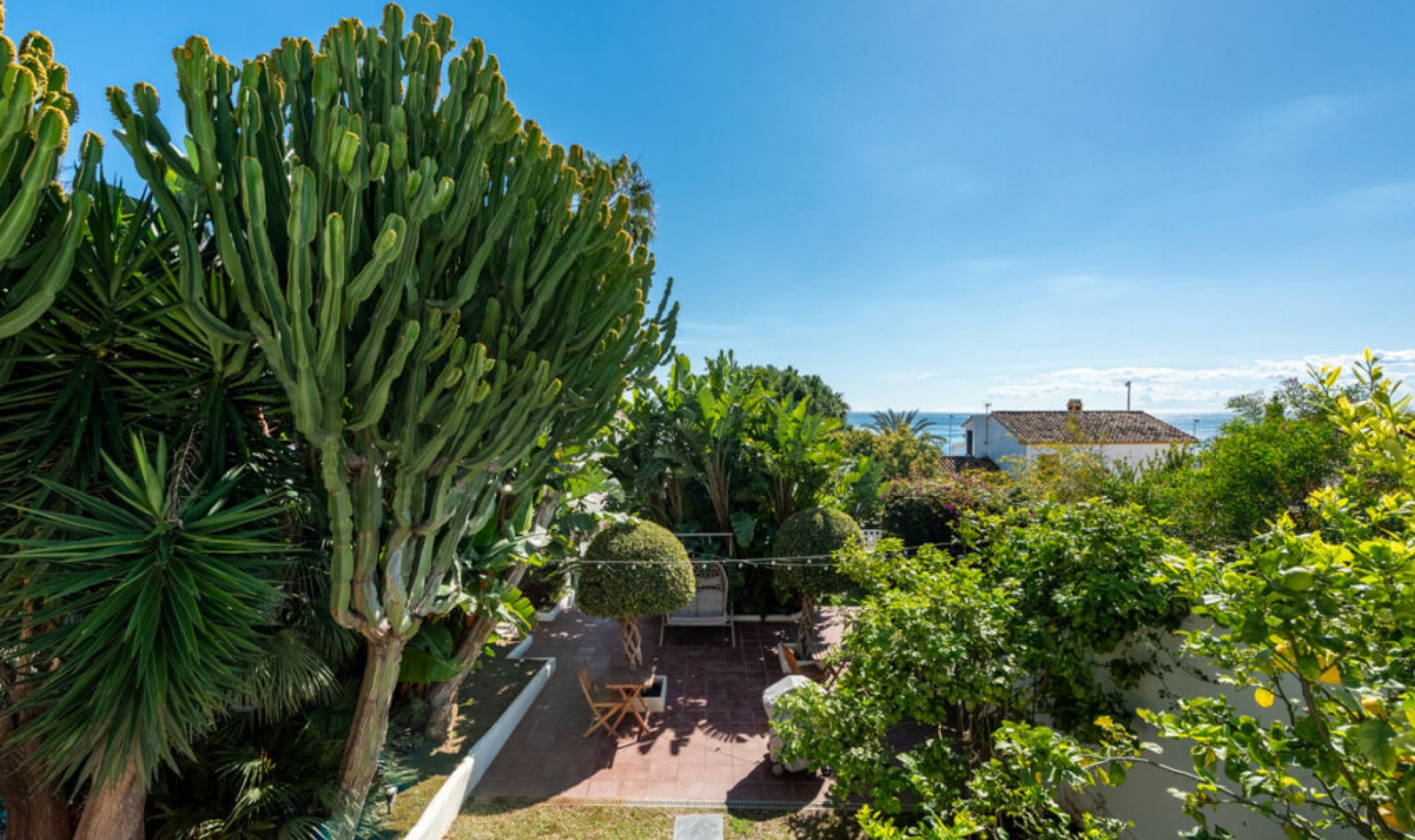 Resale - House -
Marbella