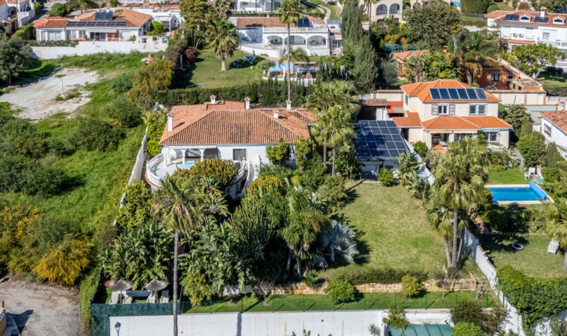 Resale - House -
Marbella