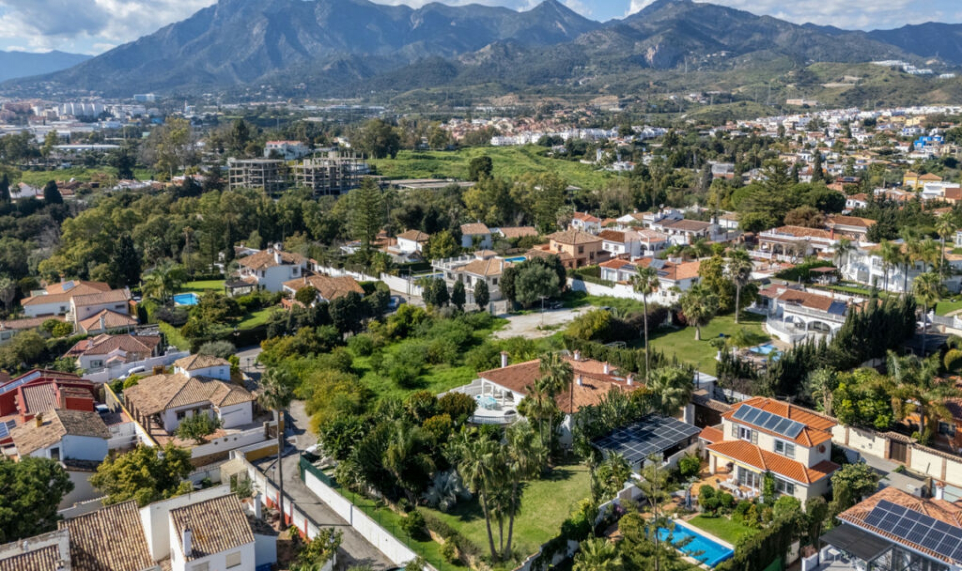 Resale - House -
Marbella