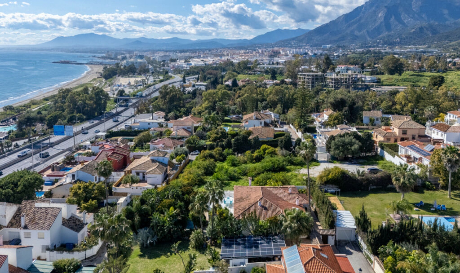 Resale - House -
Marbella