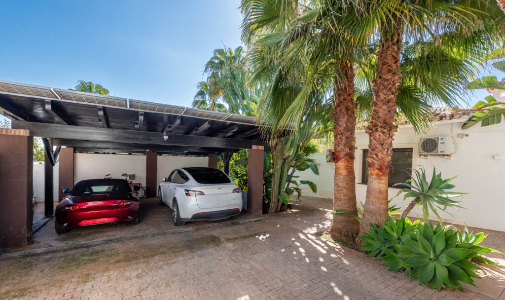 Resale - House -
Marbella