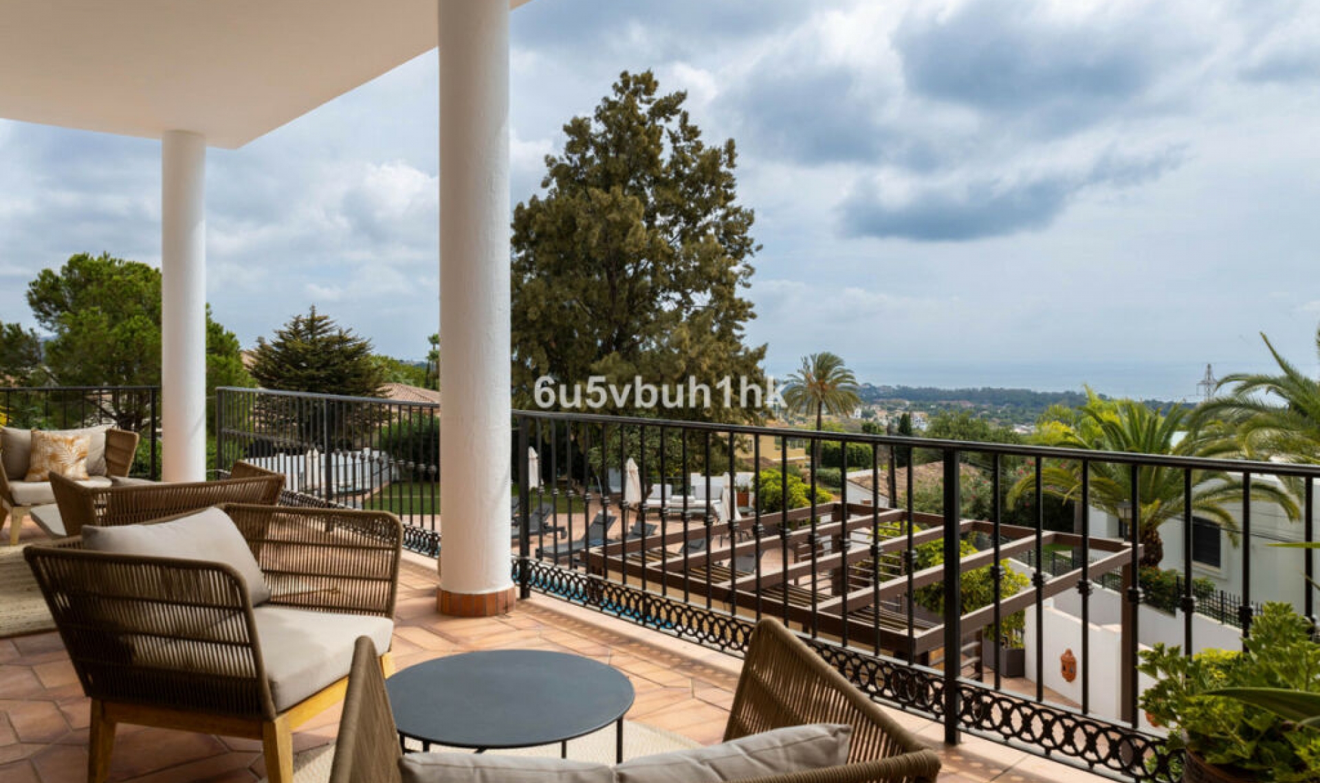 Resale - House -
Marbella