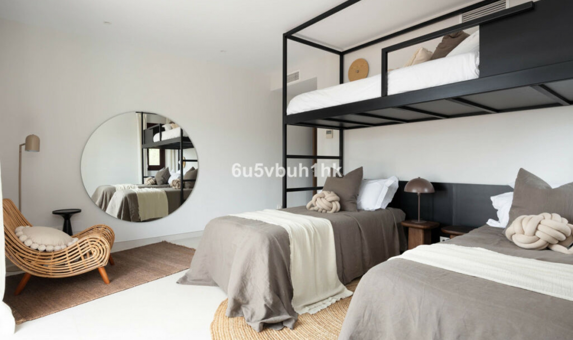 Resale - House -
Marbella