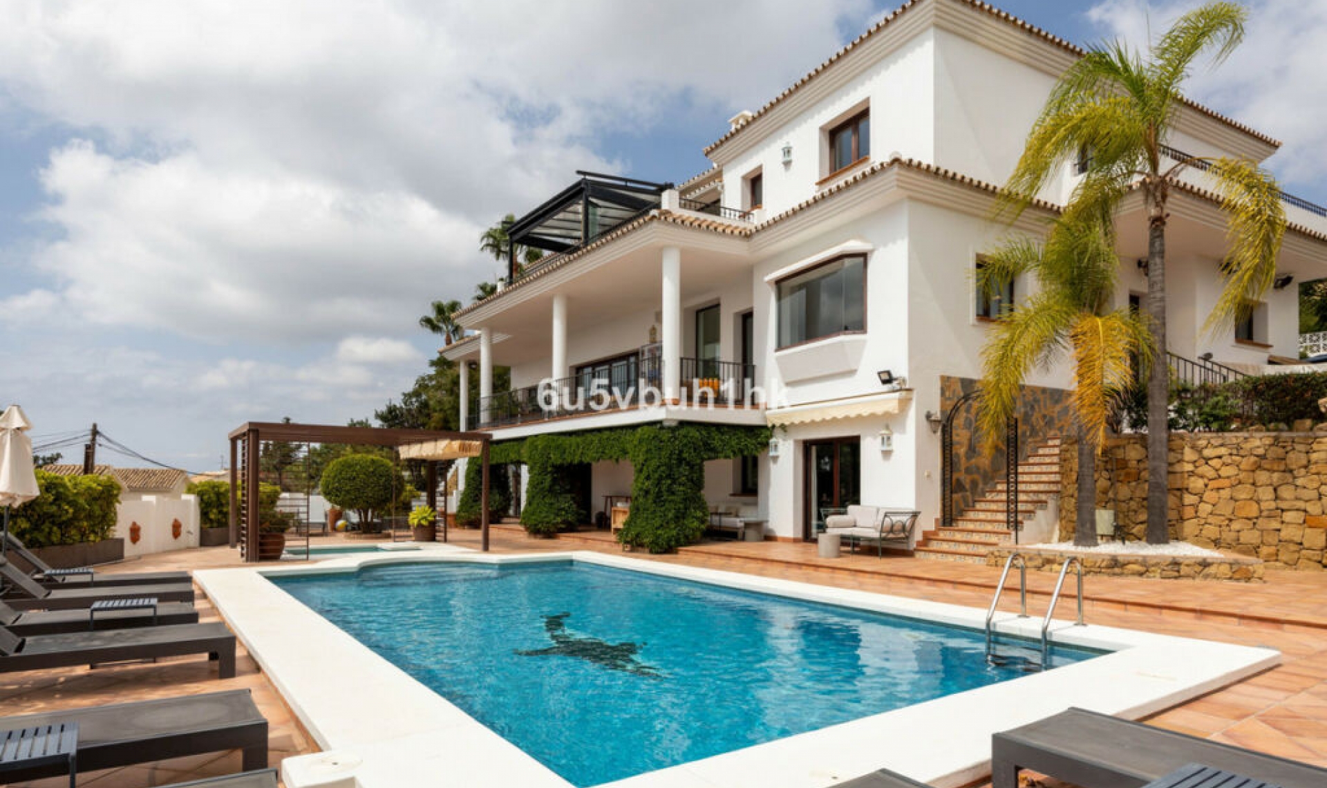 Resale - House -
Marbella