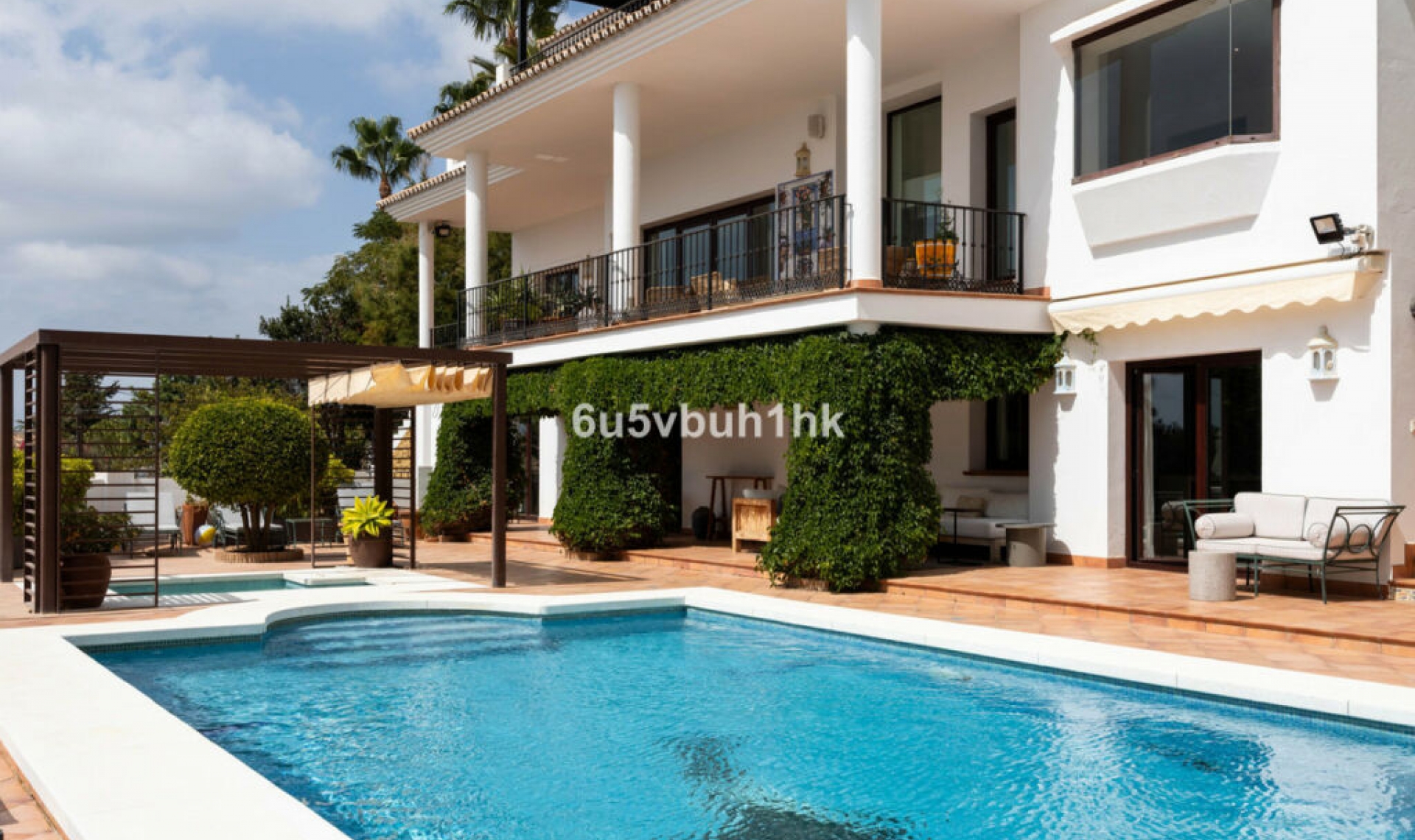Resale - House -
Marbella