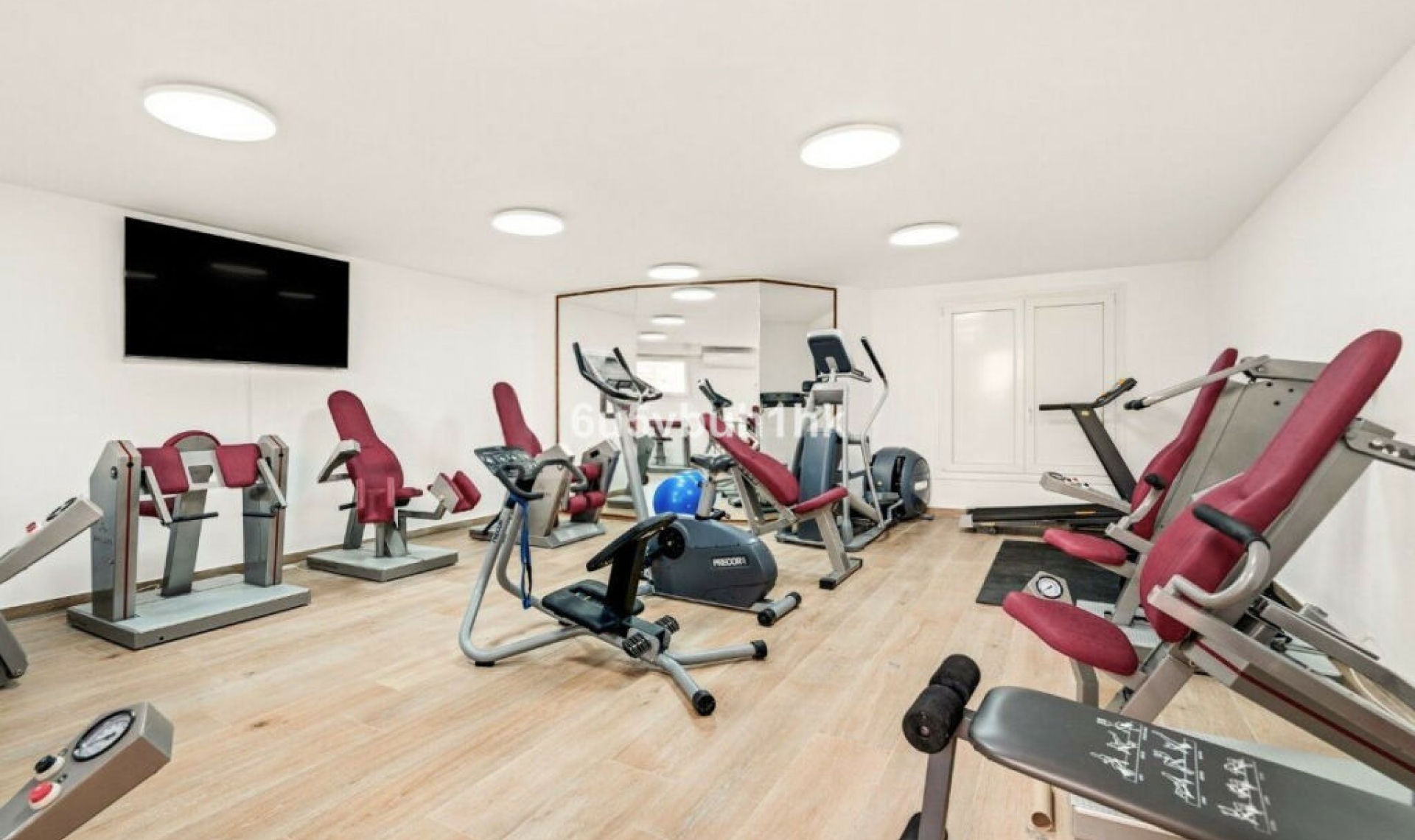 Resale - House -
Marbella