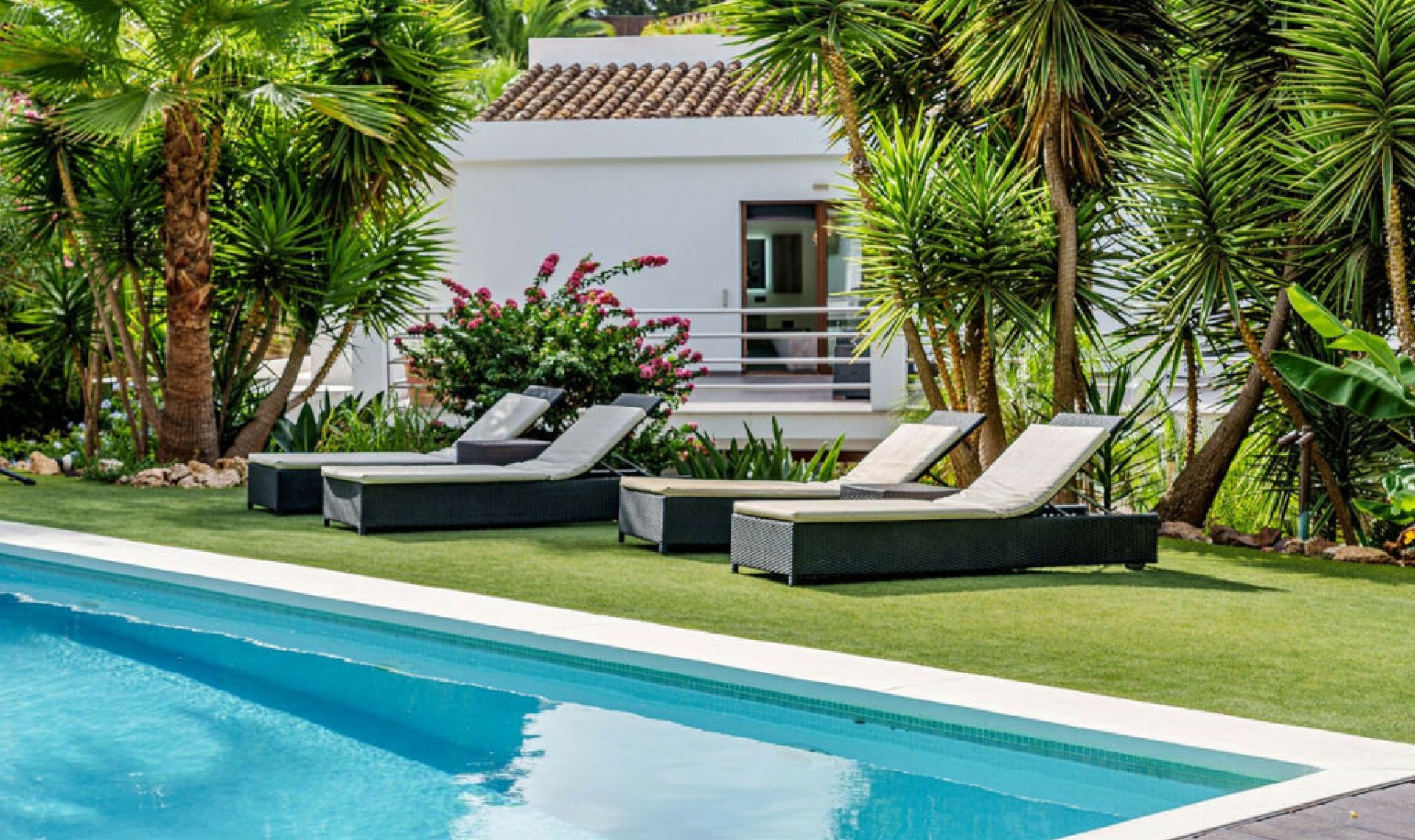 Resale - House -
Marbella