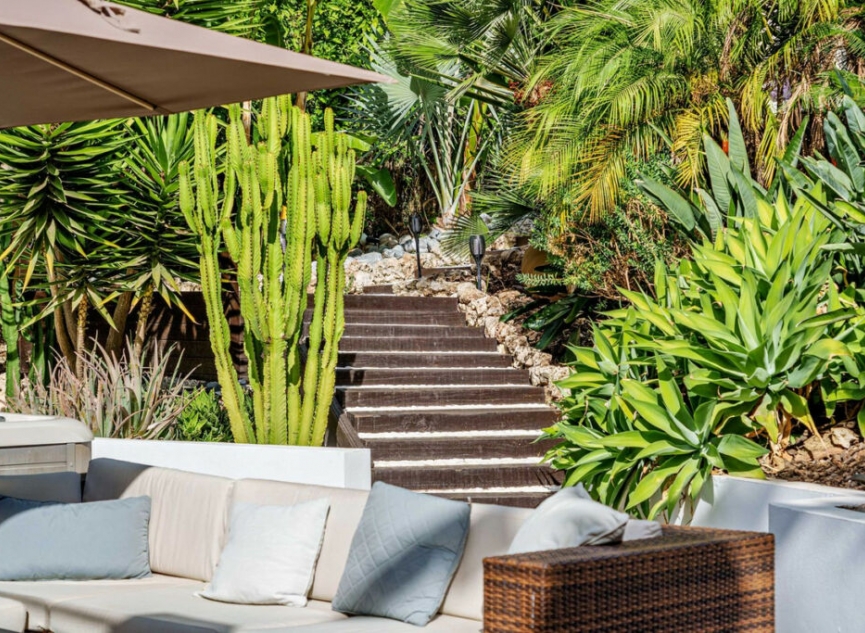 Resale - House -
Marbella