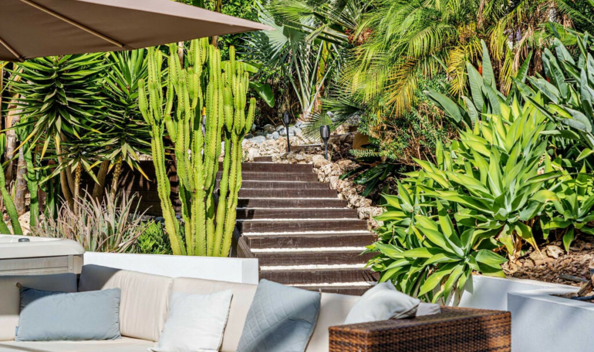 Resale - House -
Marbella