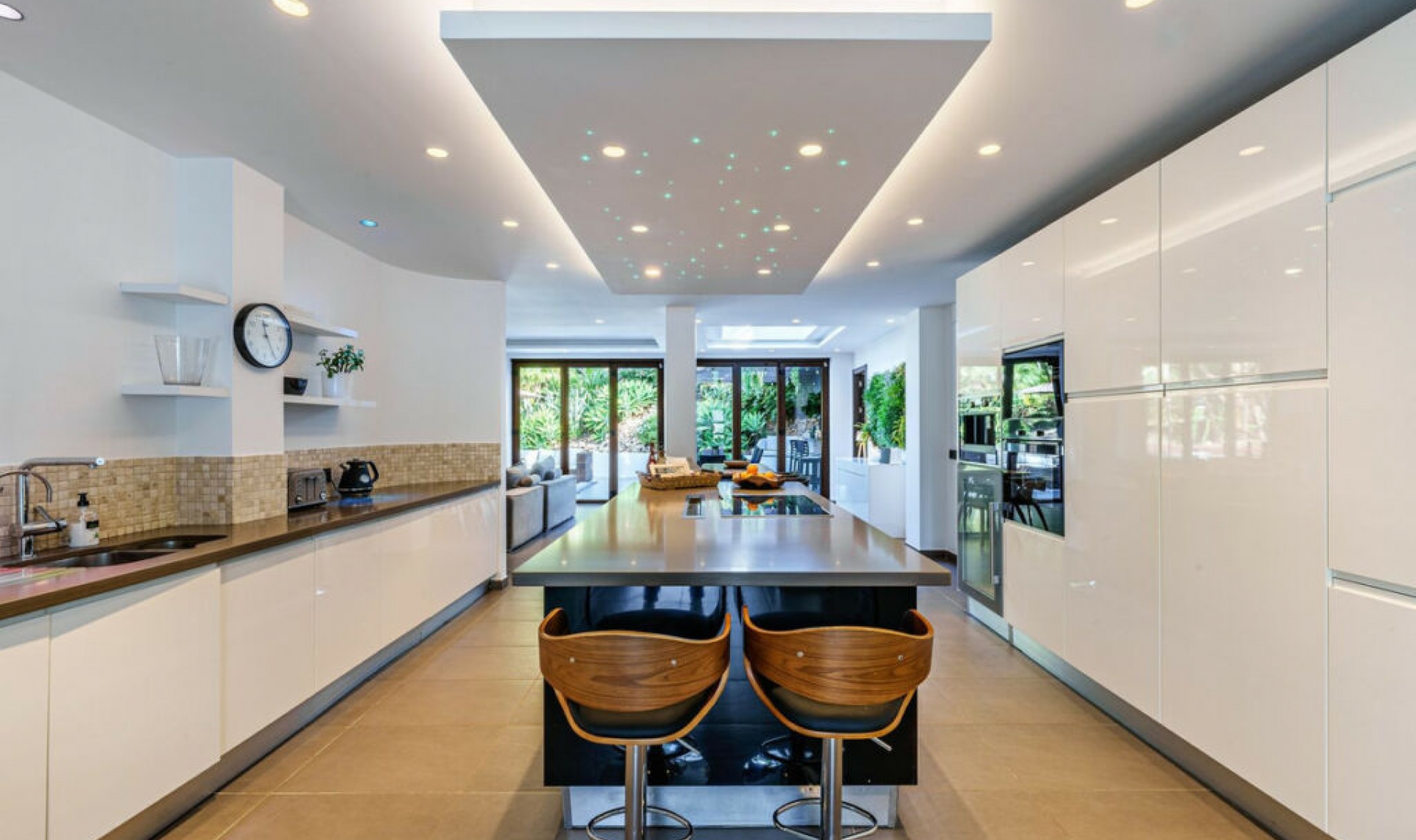 Resale - House -
Marbella