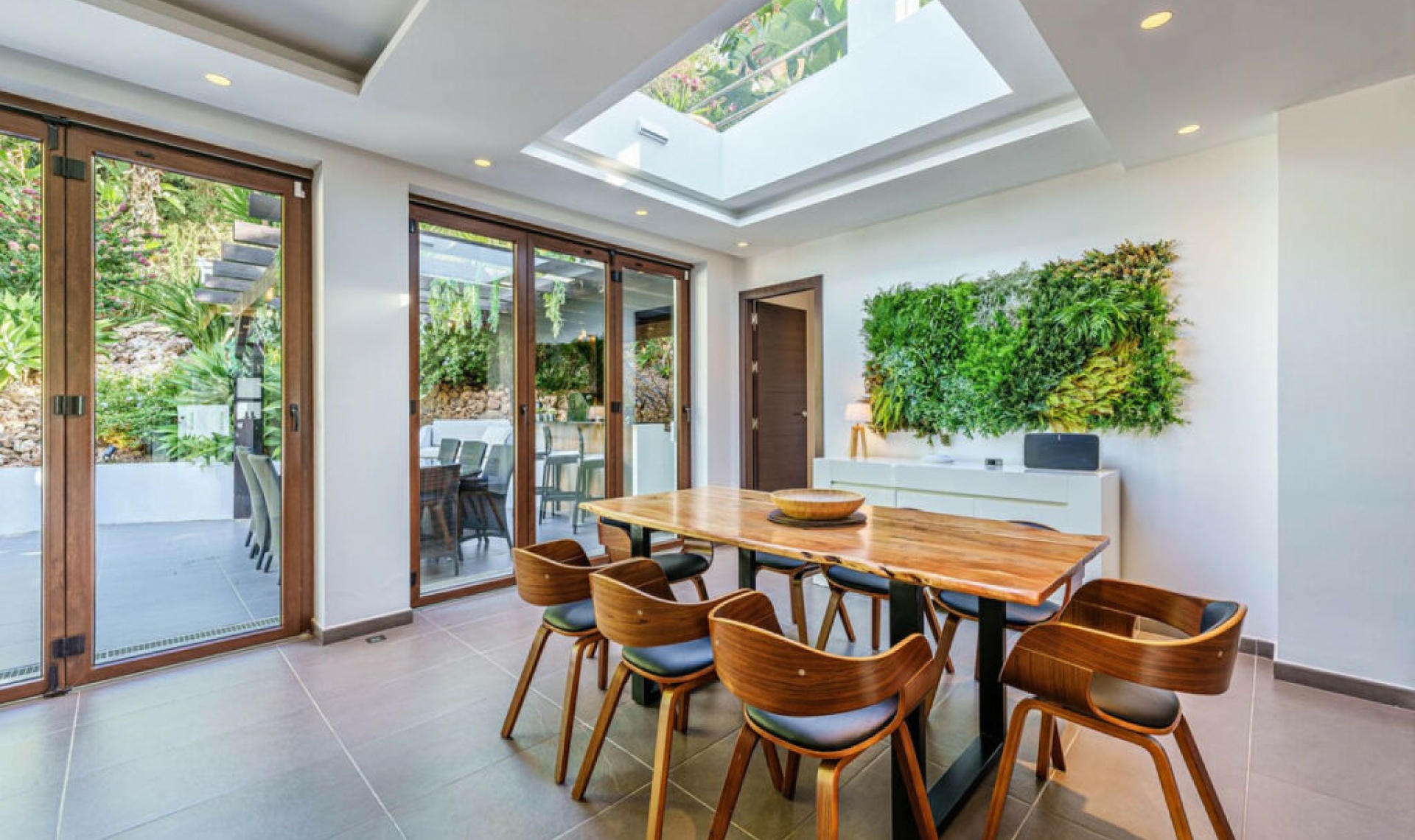 Resale - House -
Marbella