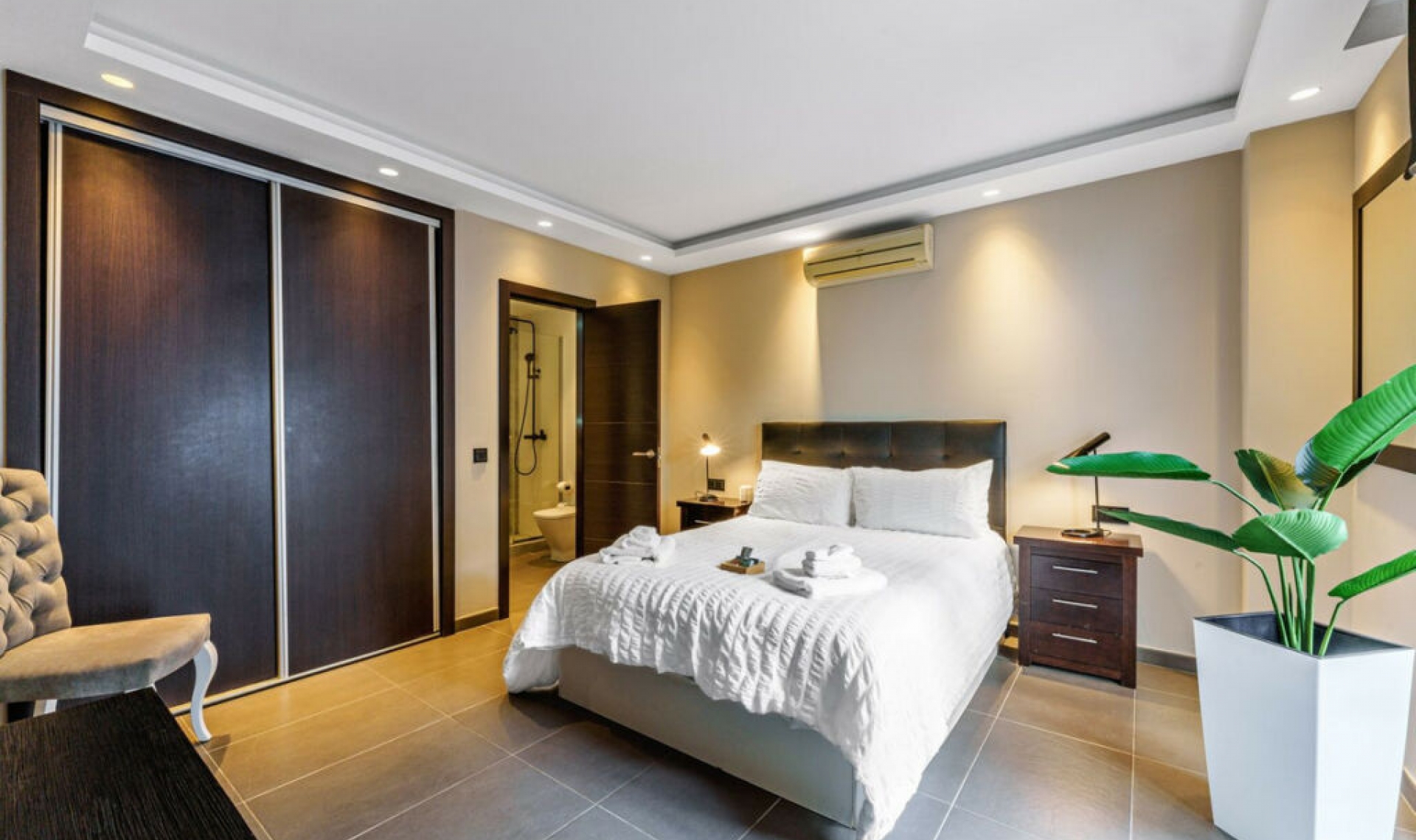 Resale - House -
Marbella