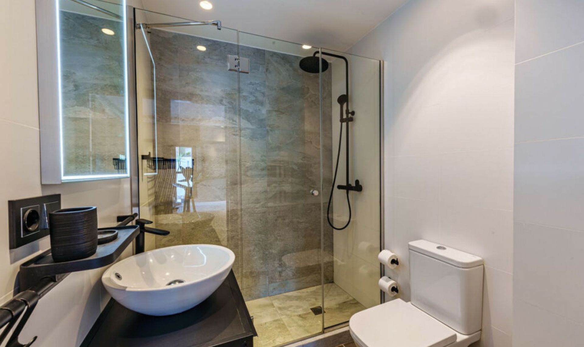 Resale - House -
Marbella