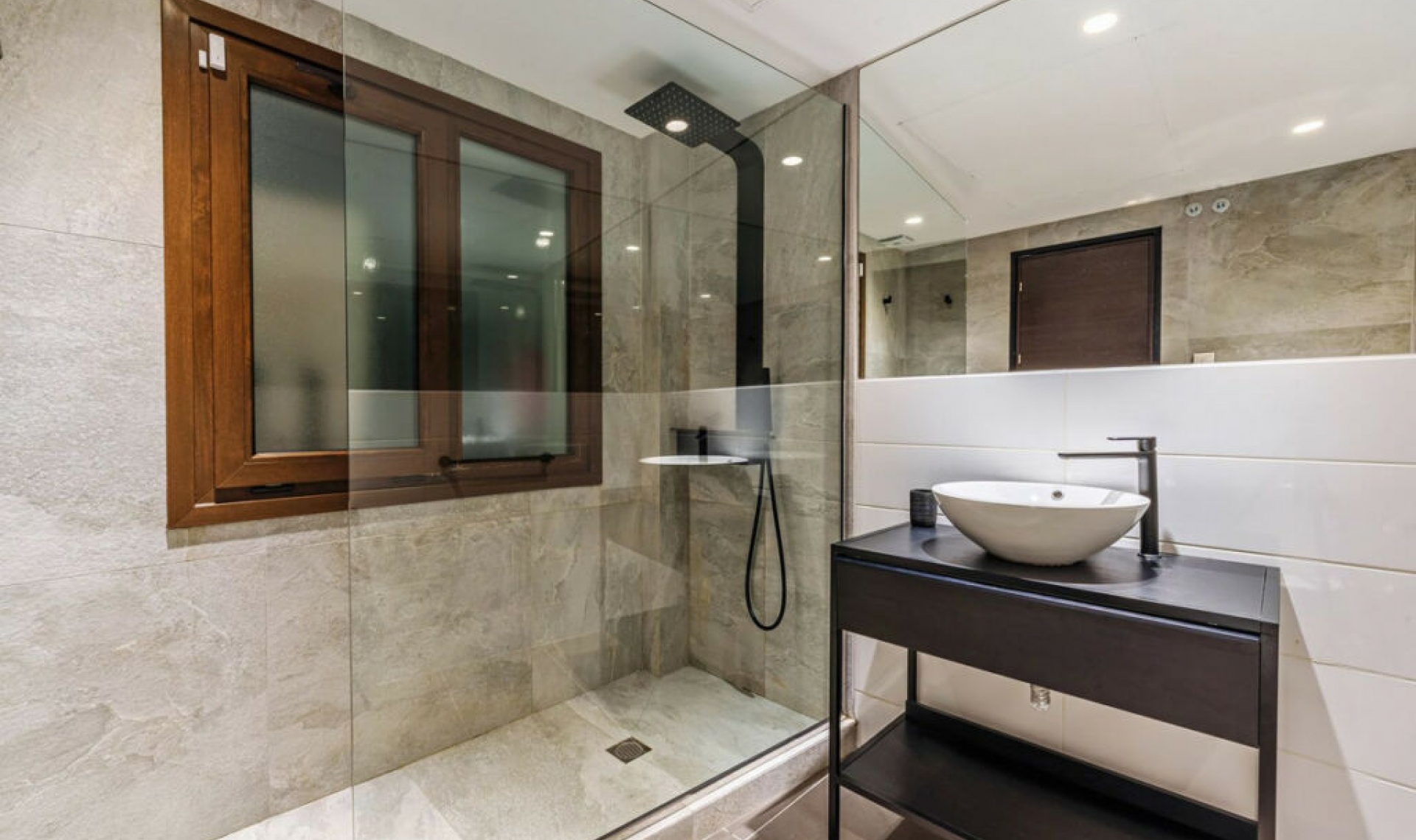 Resale - House -
Marbella