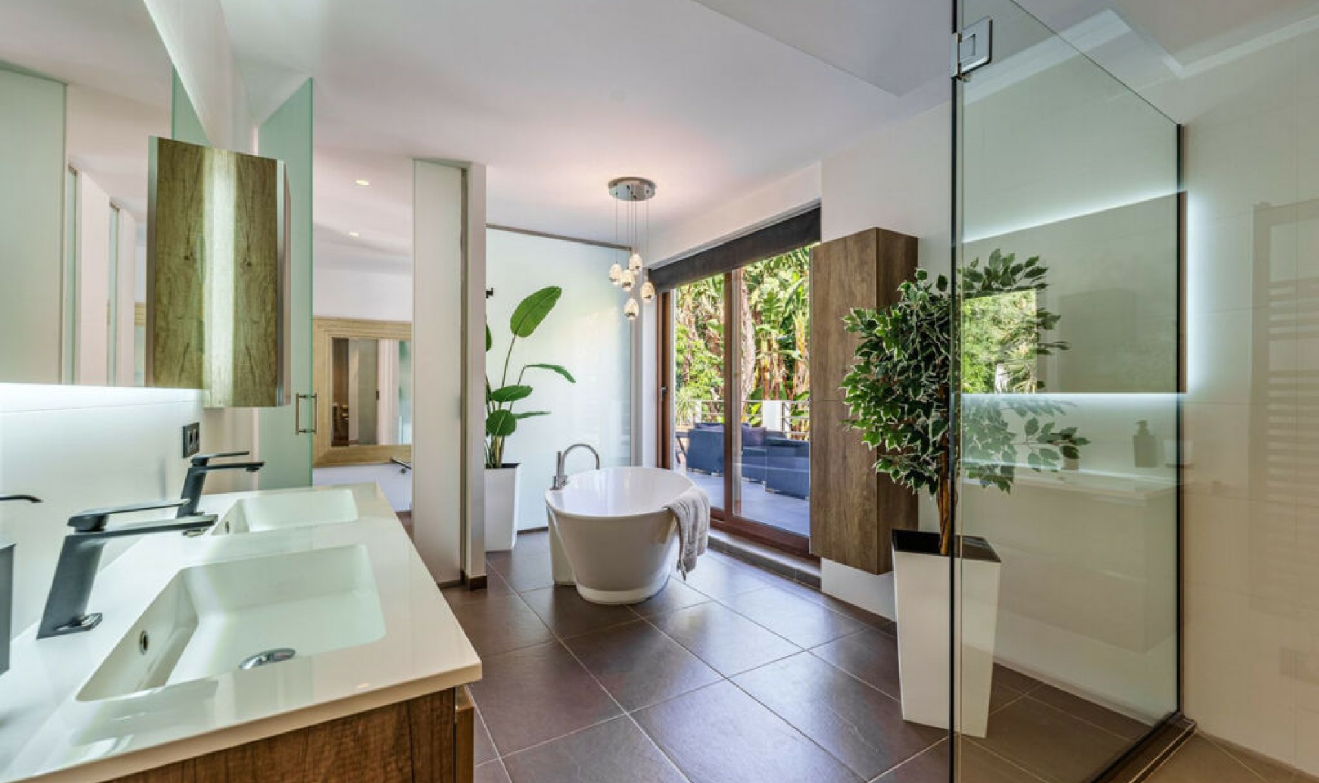 Resale - House -
Marbella