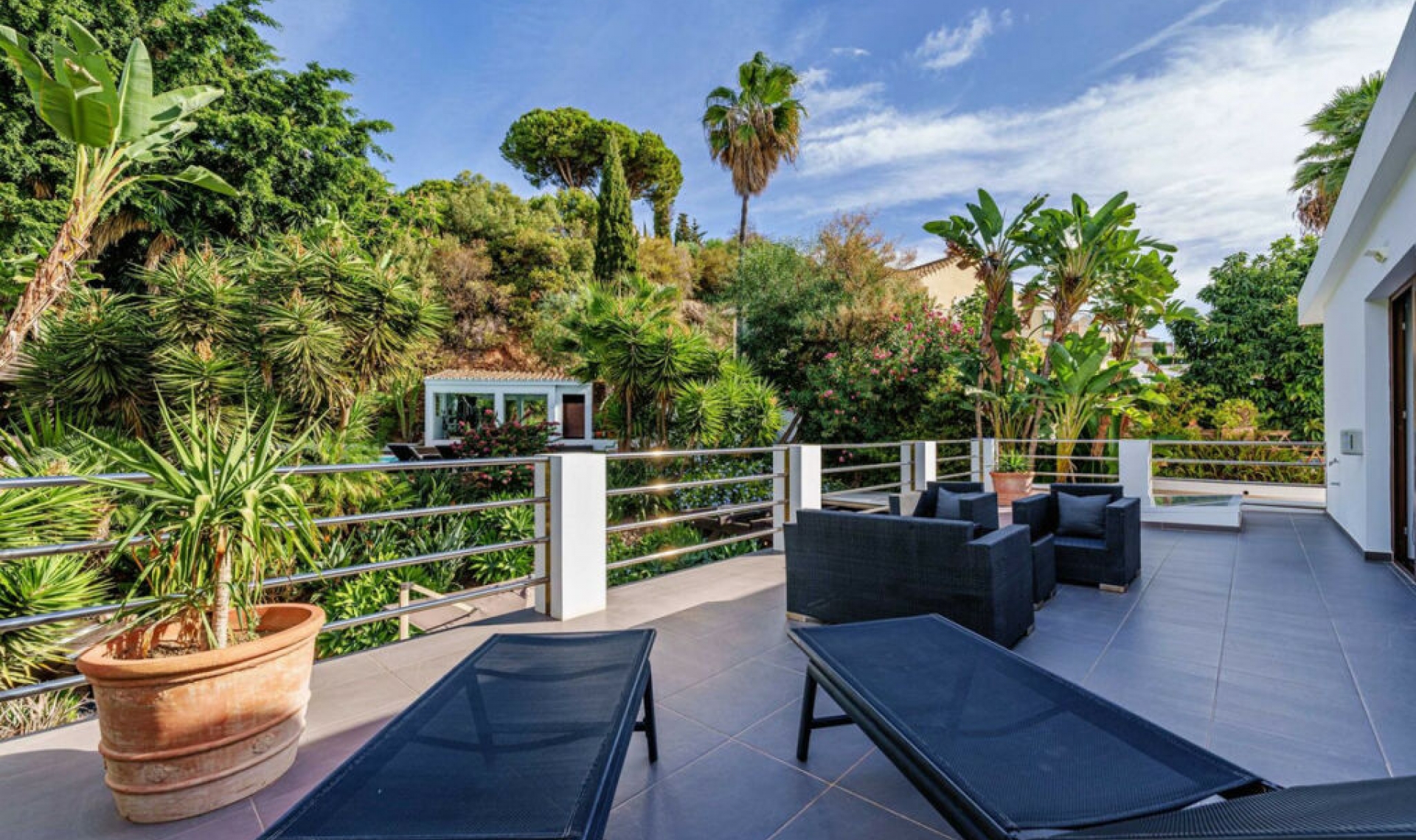 Resale - House -
Marbella