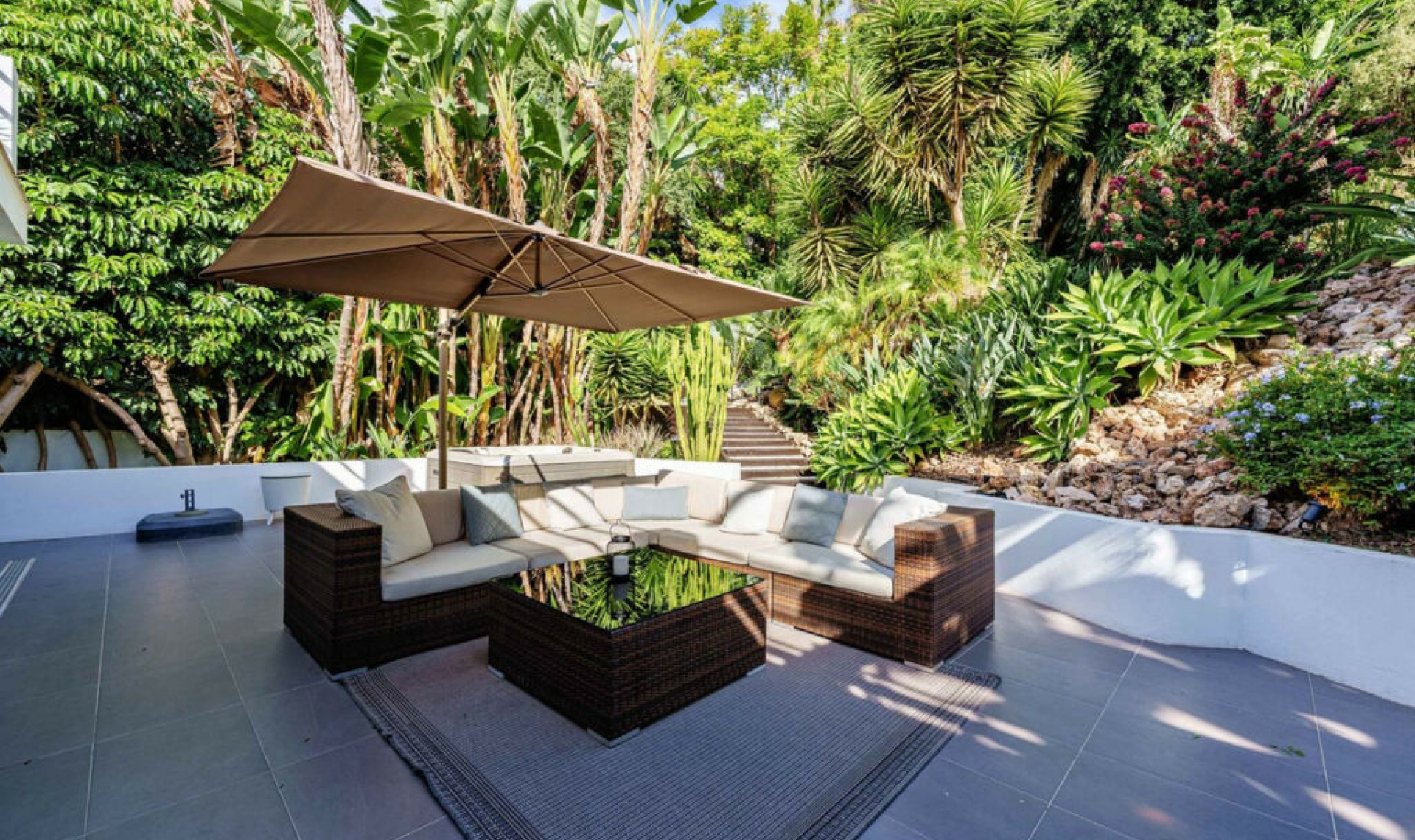 Resale - House -
Marbella