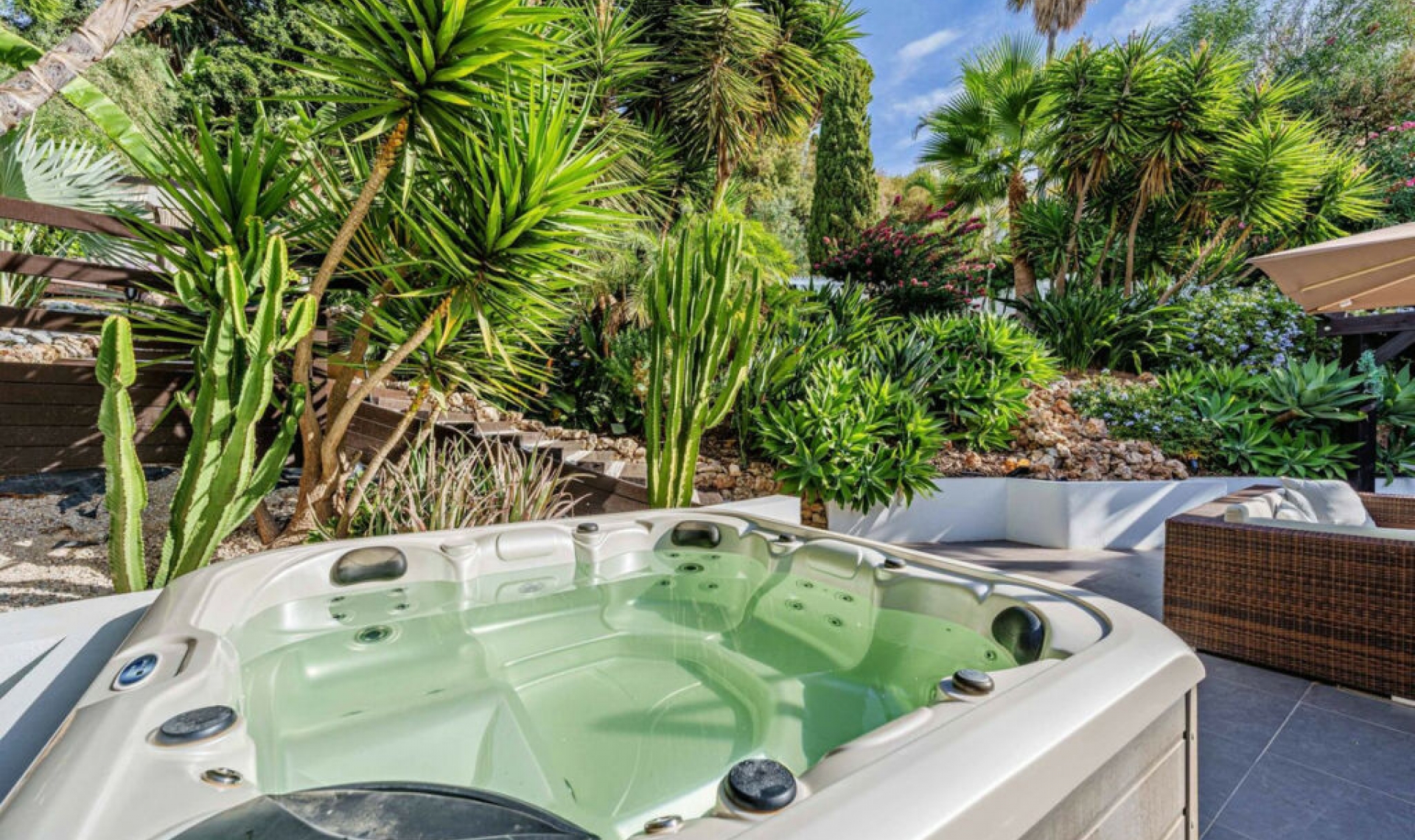 Resale - House -
Marbella