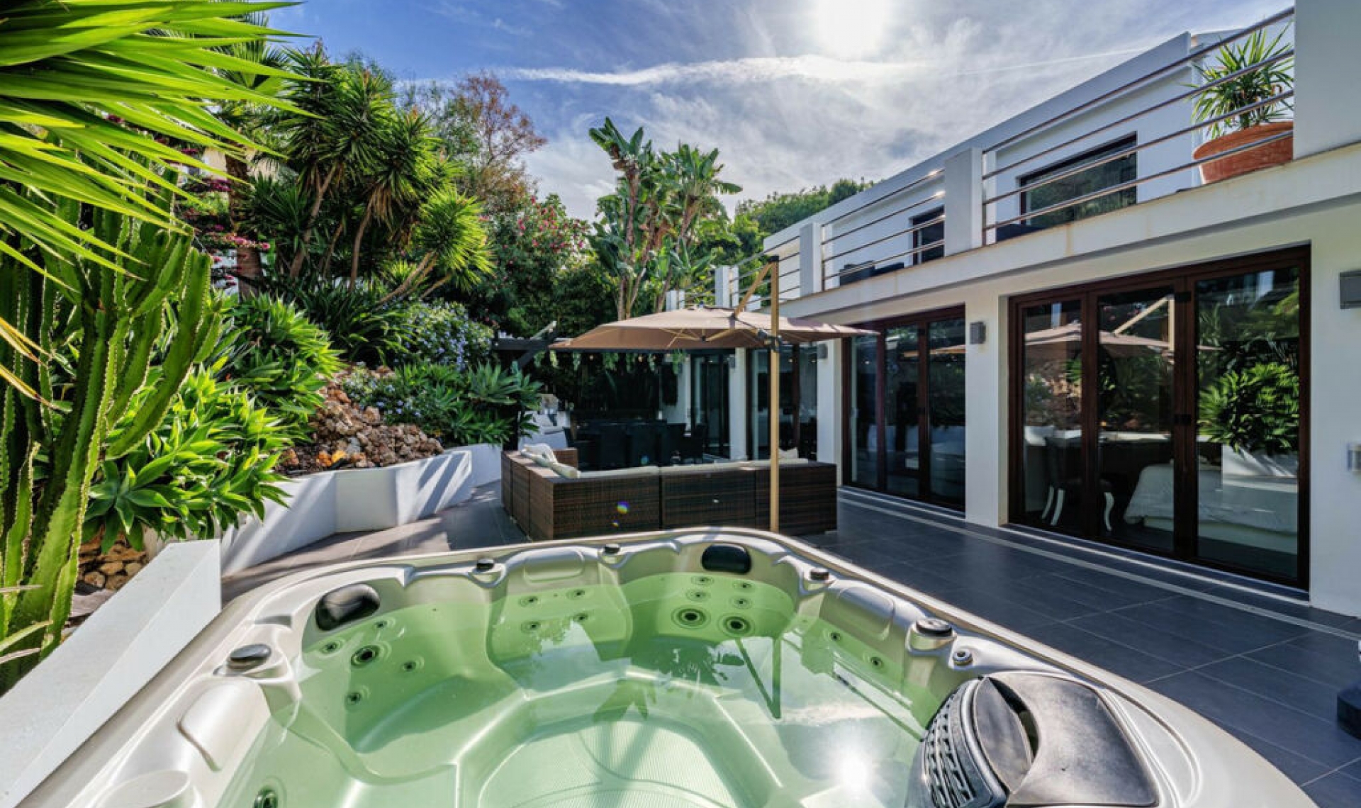 Resale - House -
Marbella