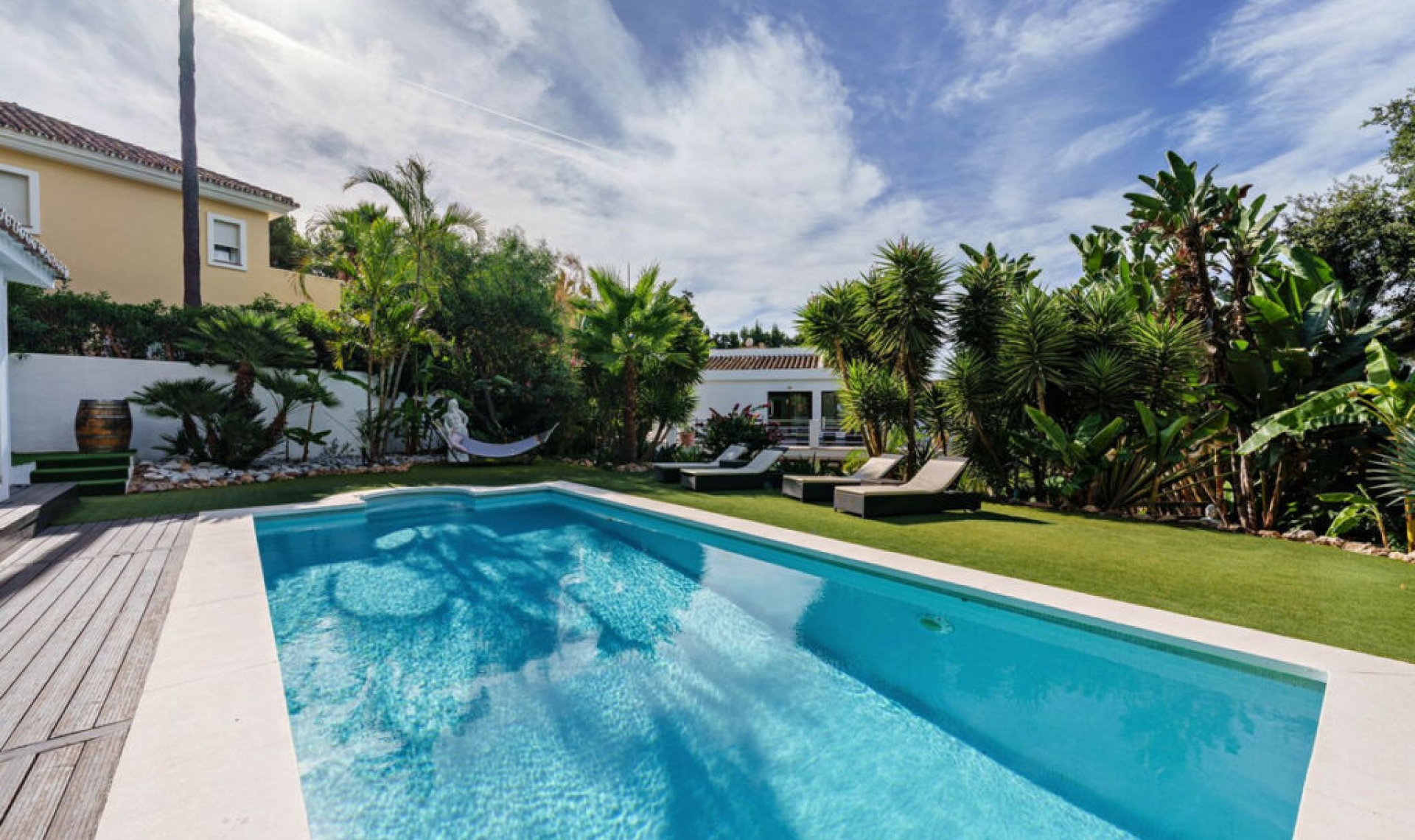 Resale - House -
Marbella