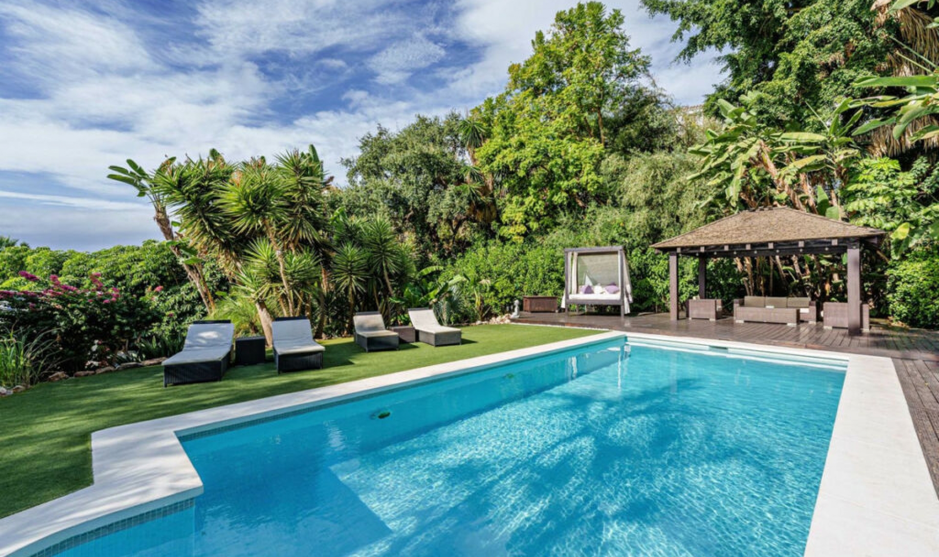 Resale - House -
Marbella
