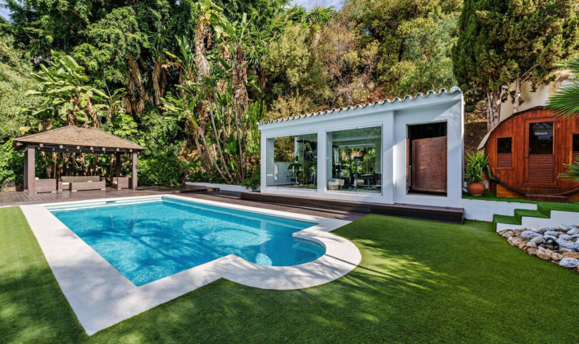 Resale - House -
Marbella