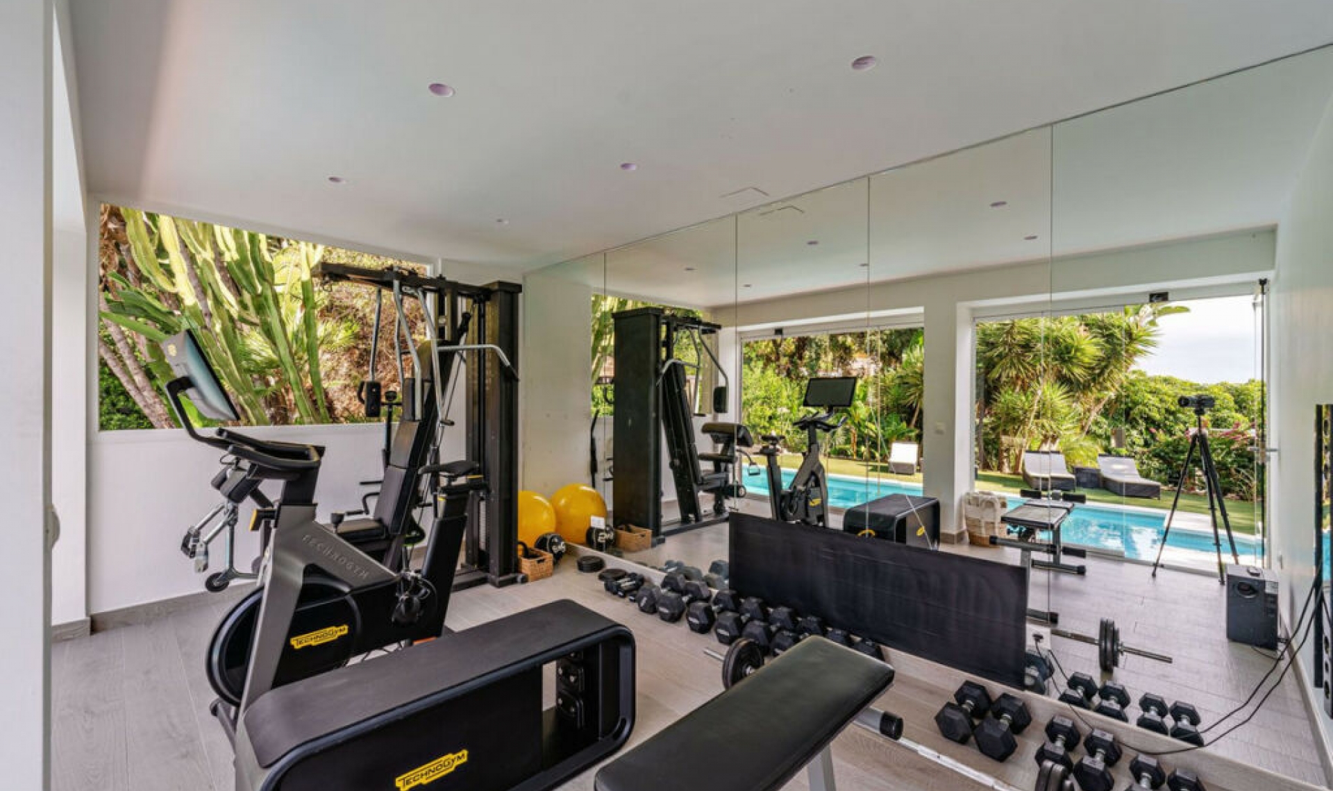 Resale - House -
Marbella