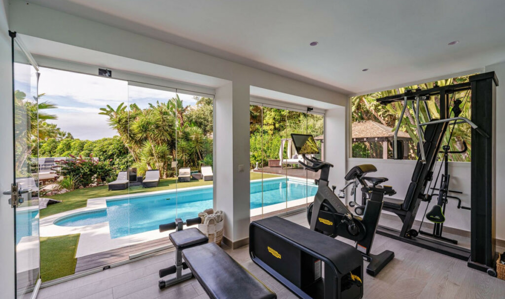 Resale - House -
Marbella