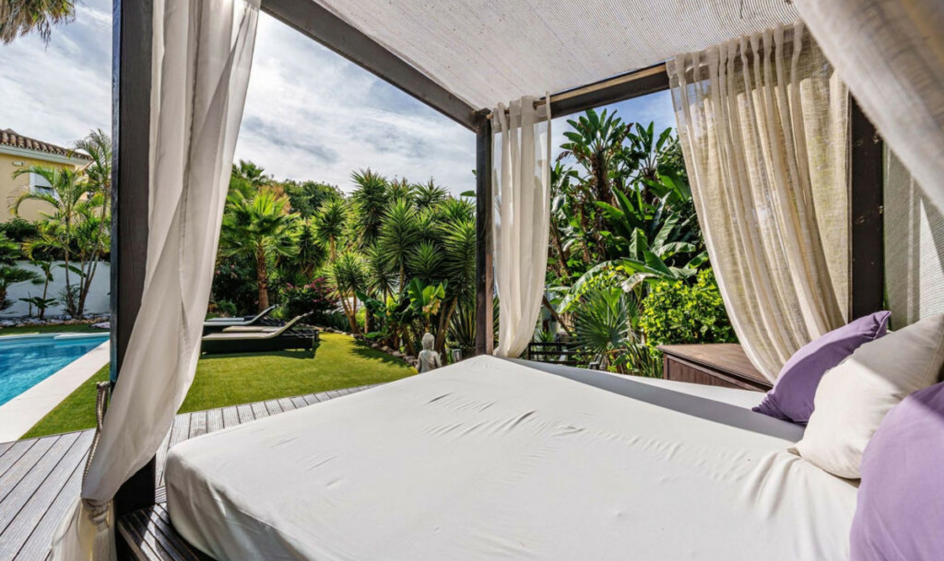 Resale - House -
Marbella