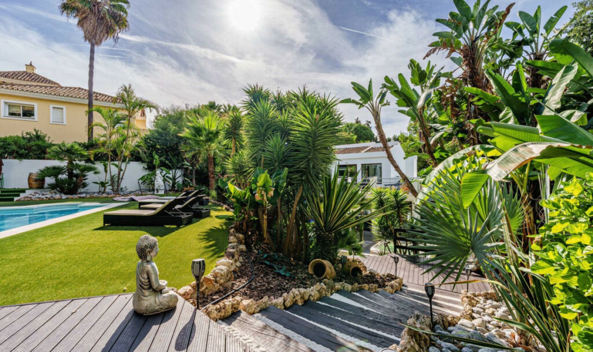 Resale - House -
Marbella