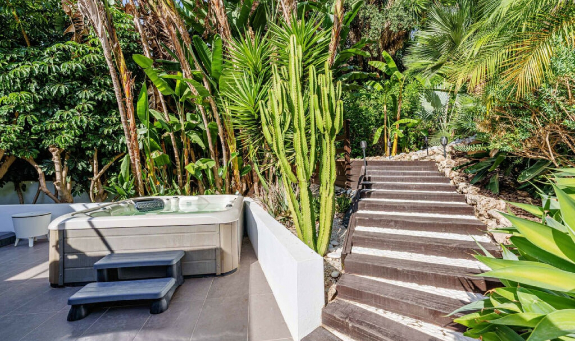 Resale - House -
Marbella