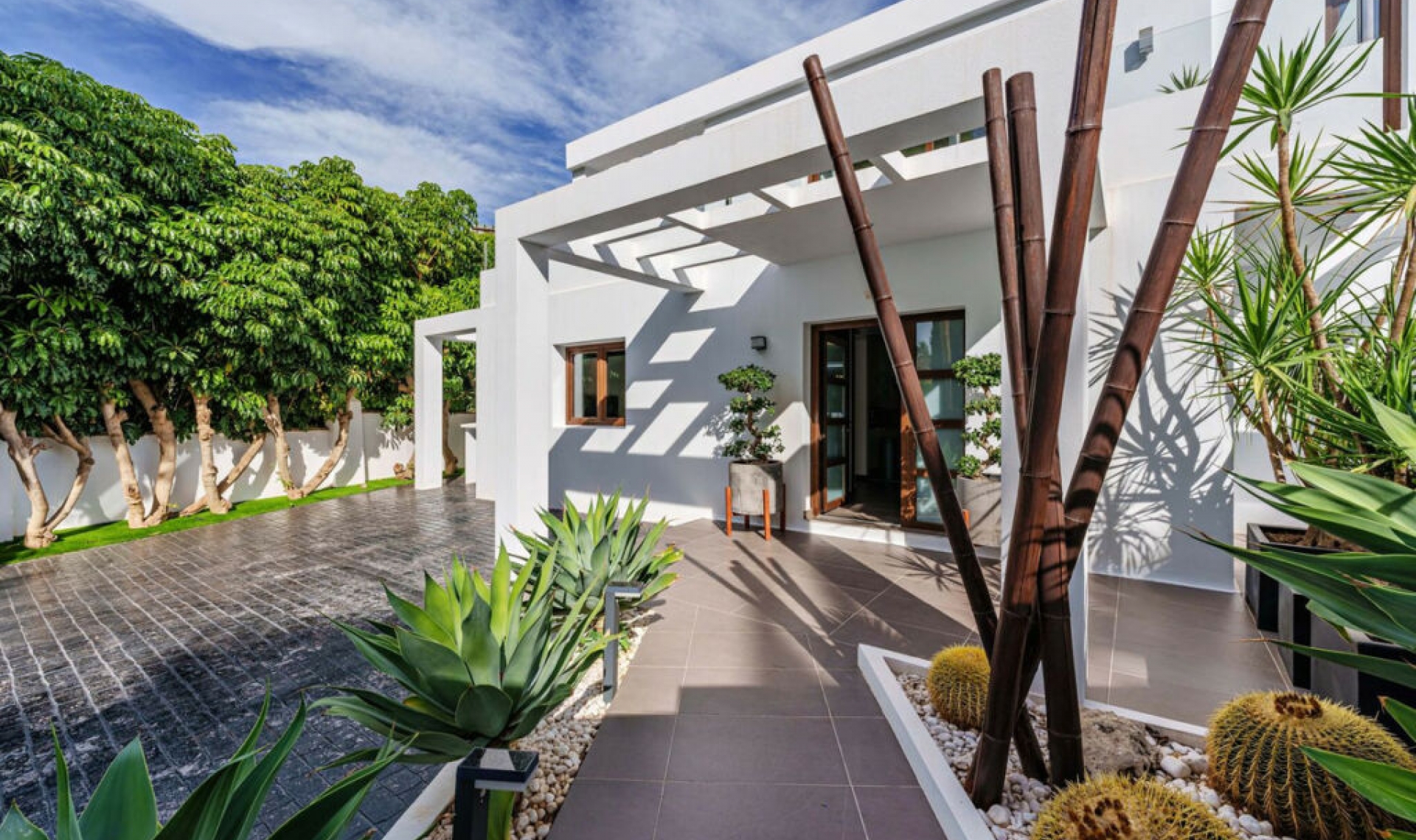 Resale - House -
Marbella