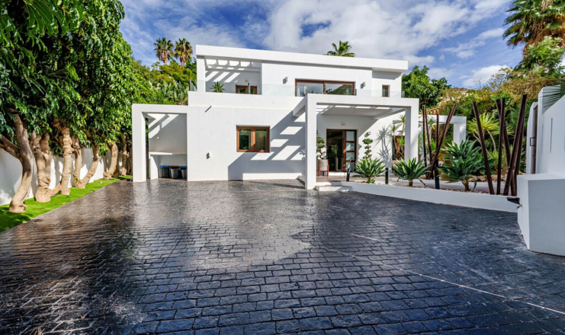 Resale - House -
Marbella