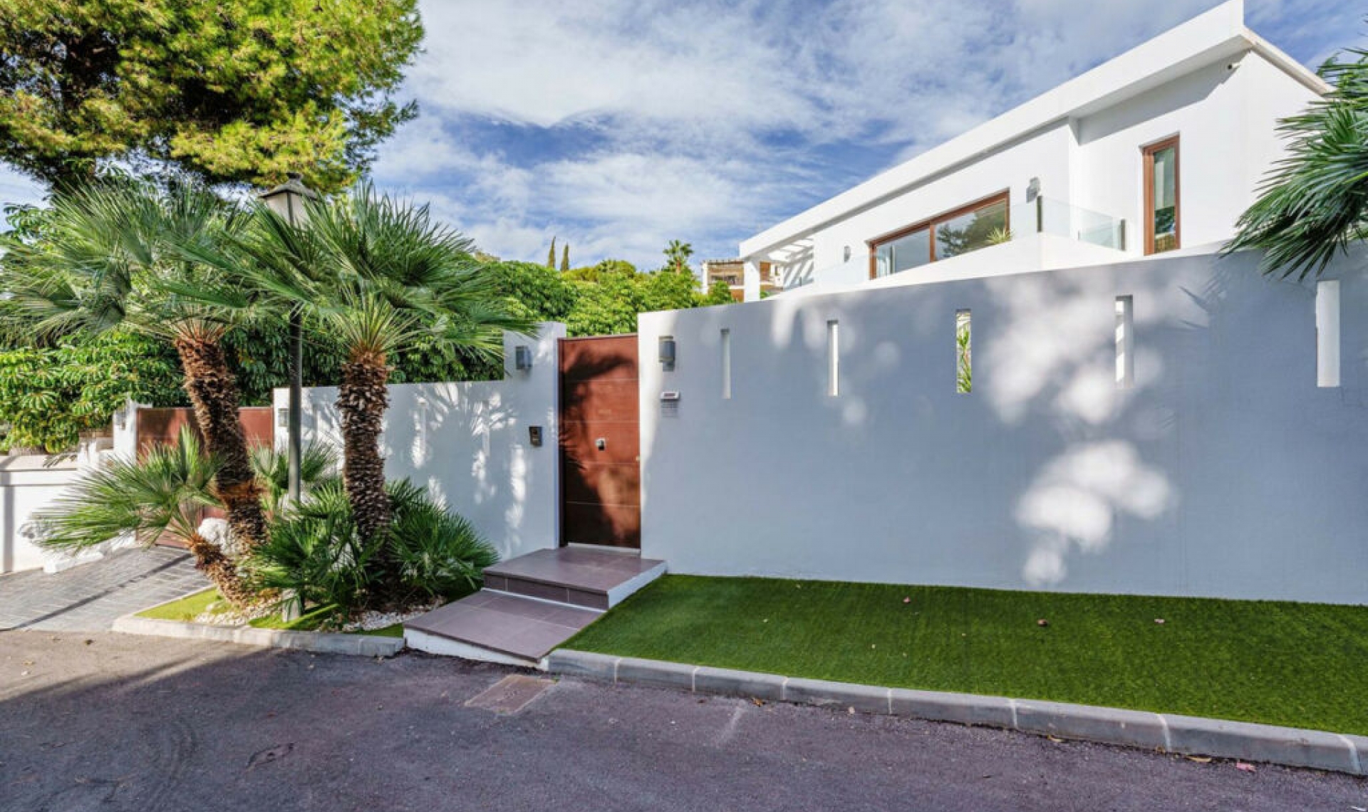 Resale - House -
Marbella