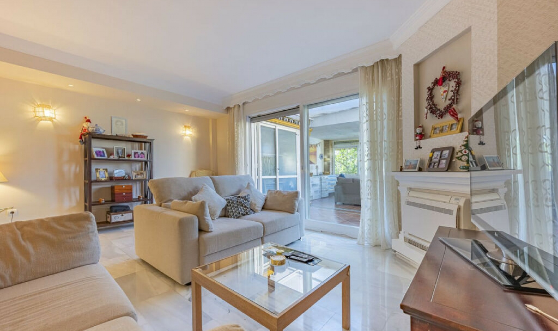 Resale - House -
Marbella