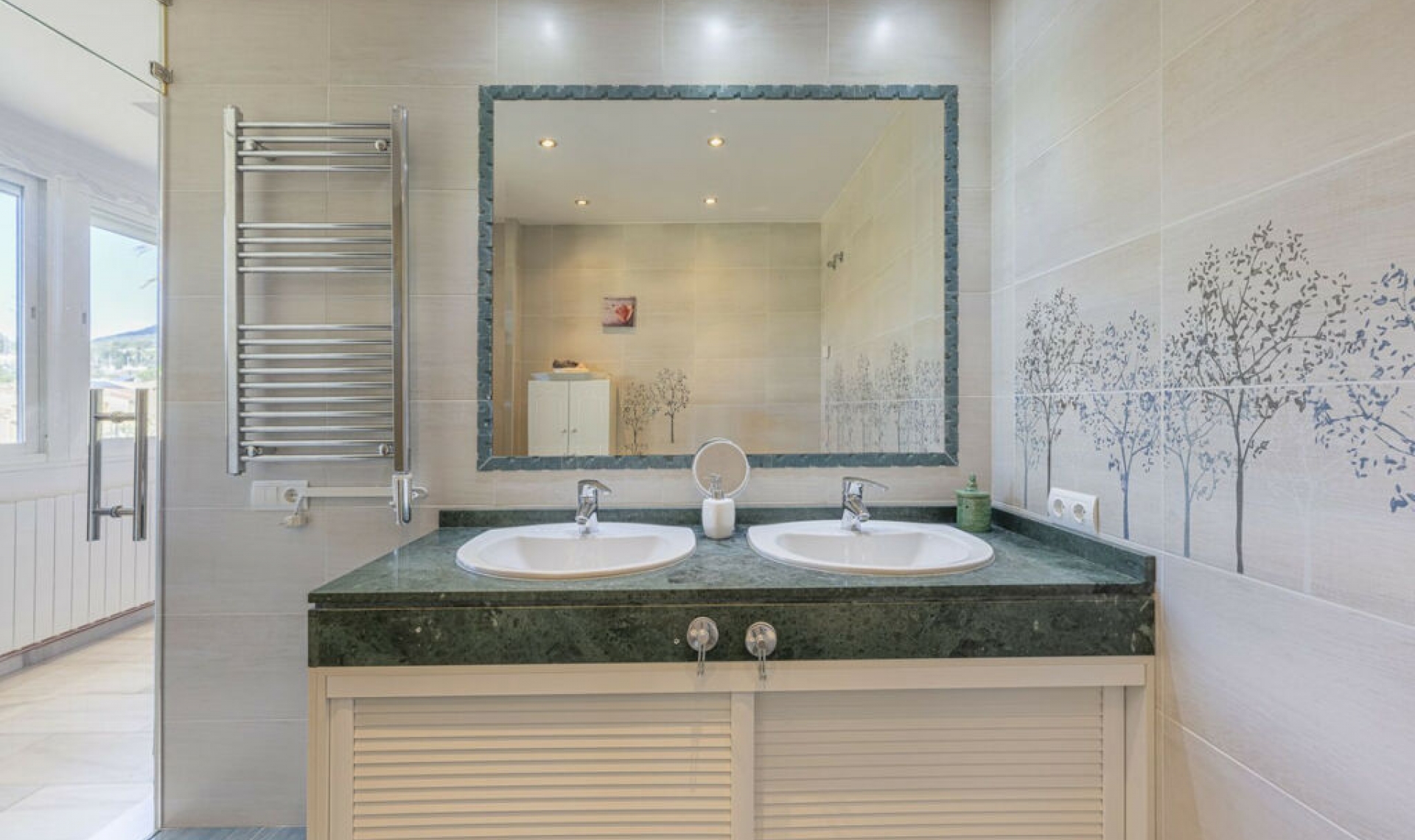 Resale - House -
Marbella