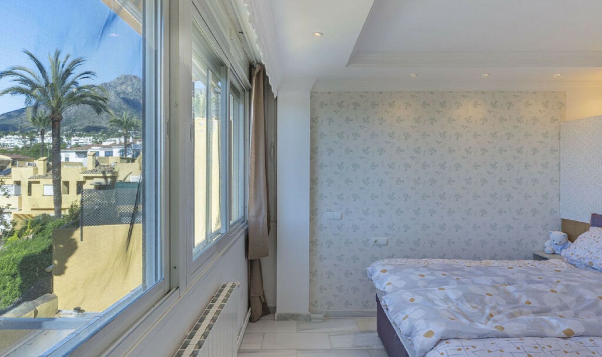 Resale - House -
Marbella