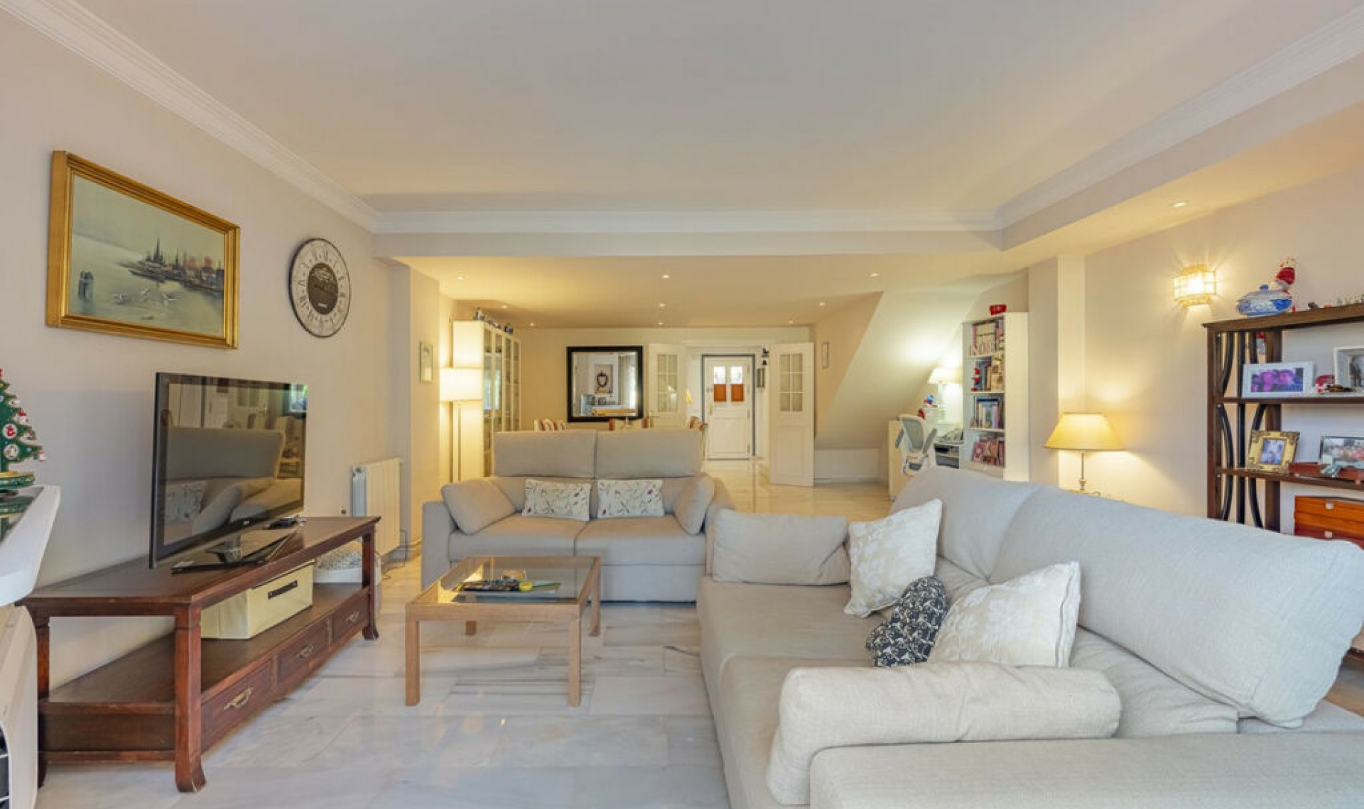 Resale - House -
Marbella