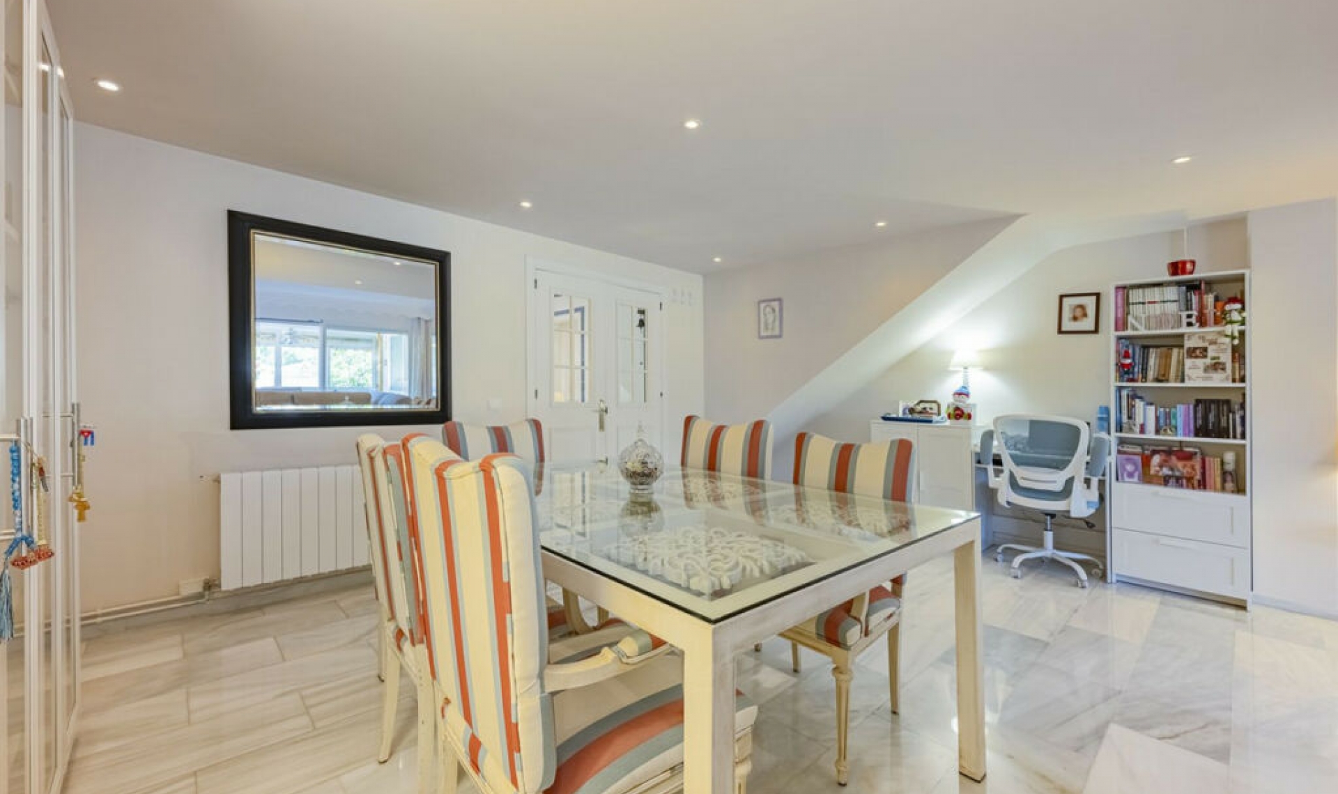 Resale - House -
Marbella