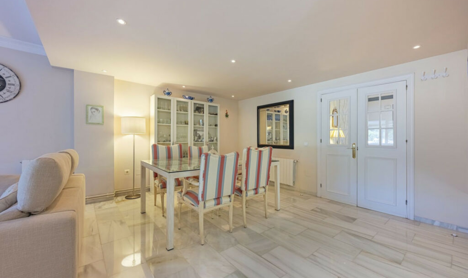 Resale - House -
Marbella