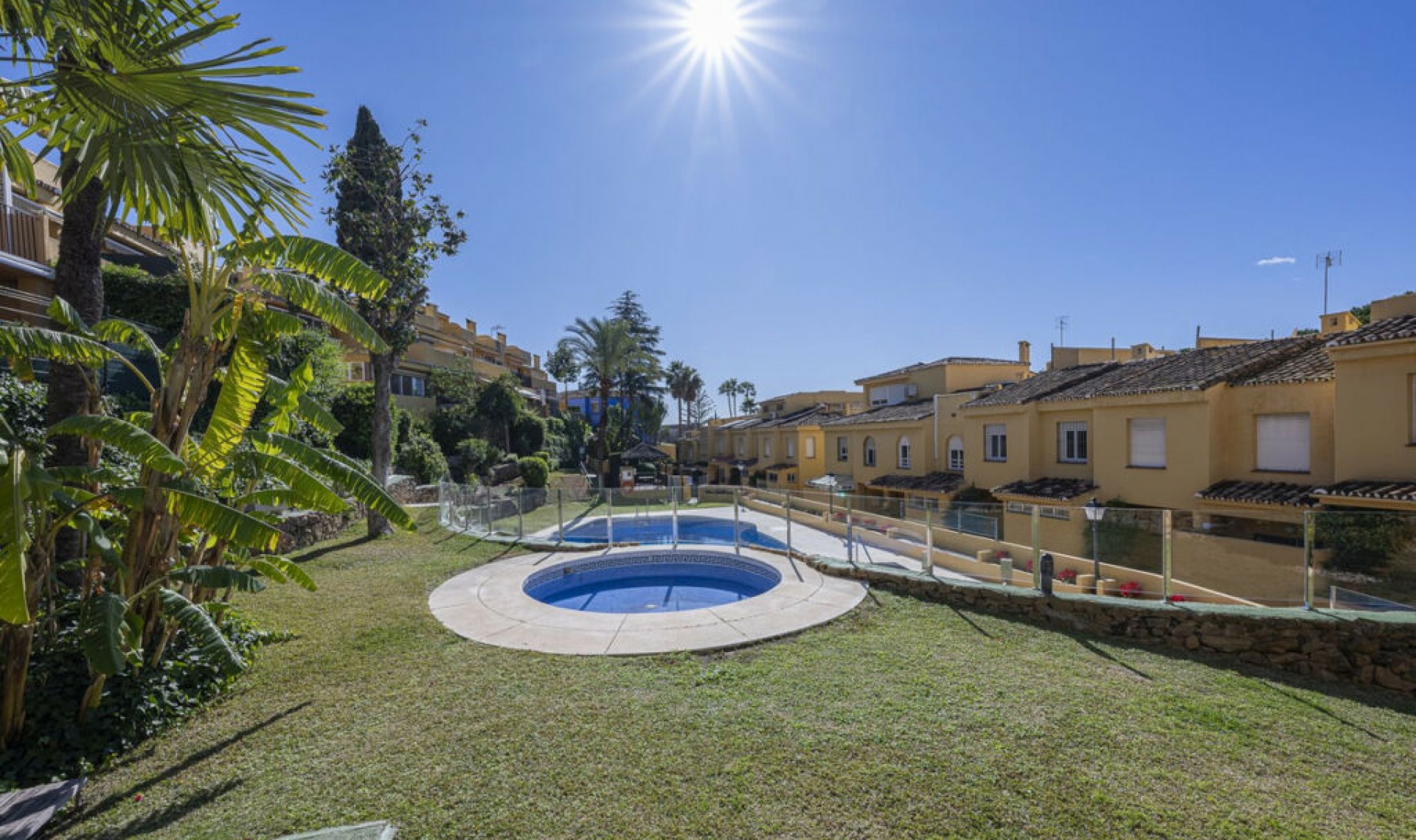 Resale - House -
Marbella