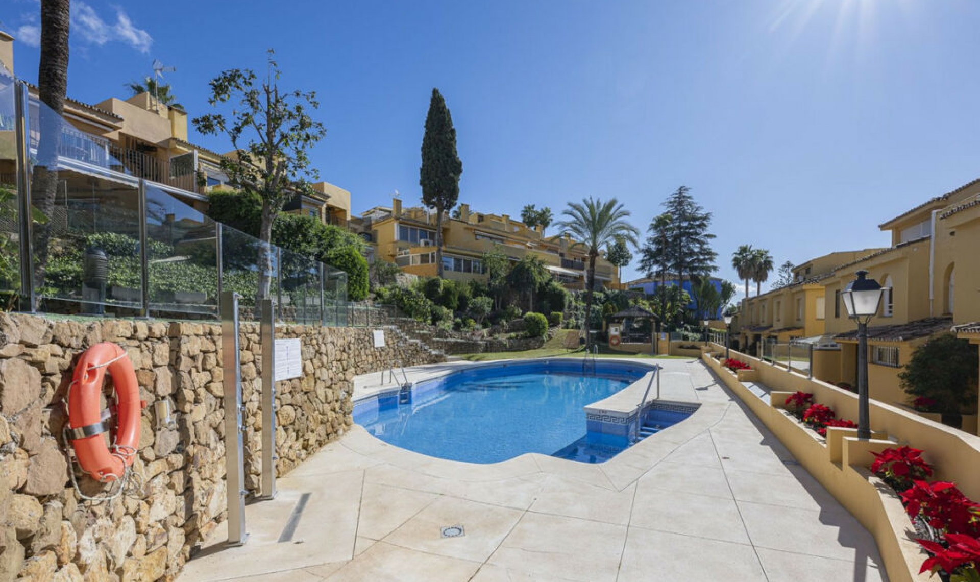 Resale - House -
Marbella