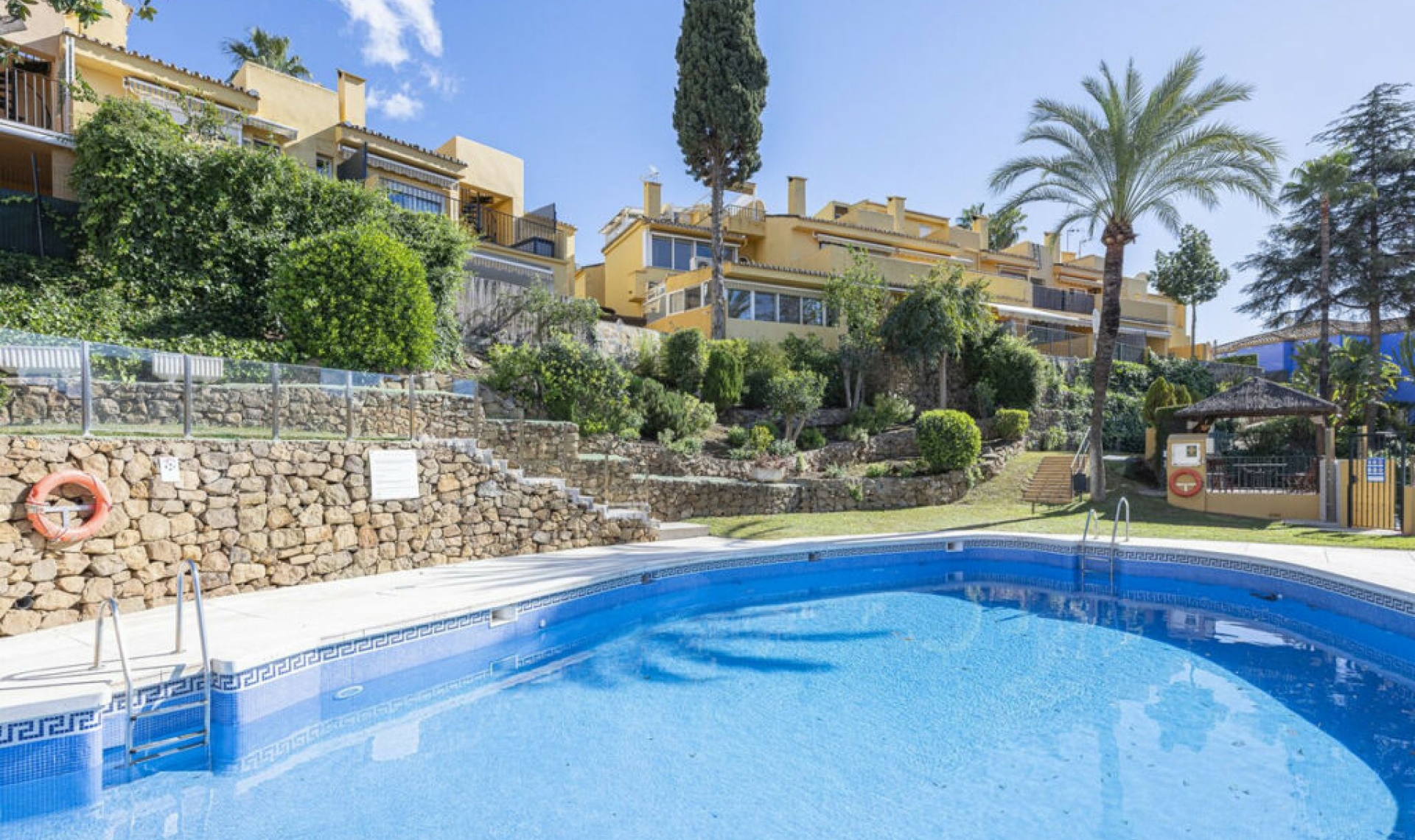 Resale - House -
Marbella