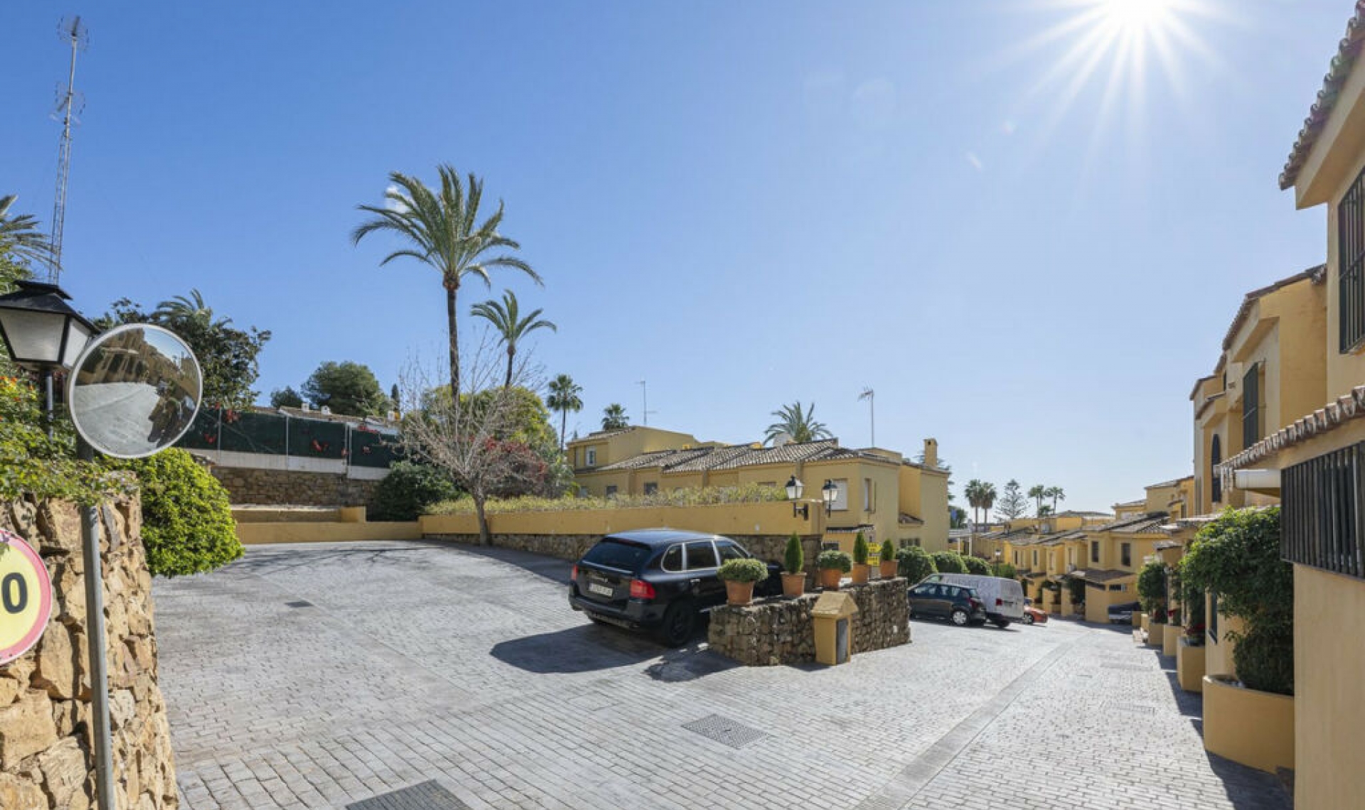 Resale - House -
Marbella