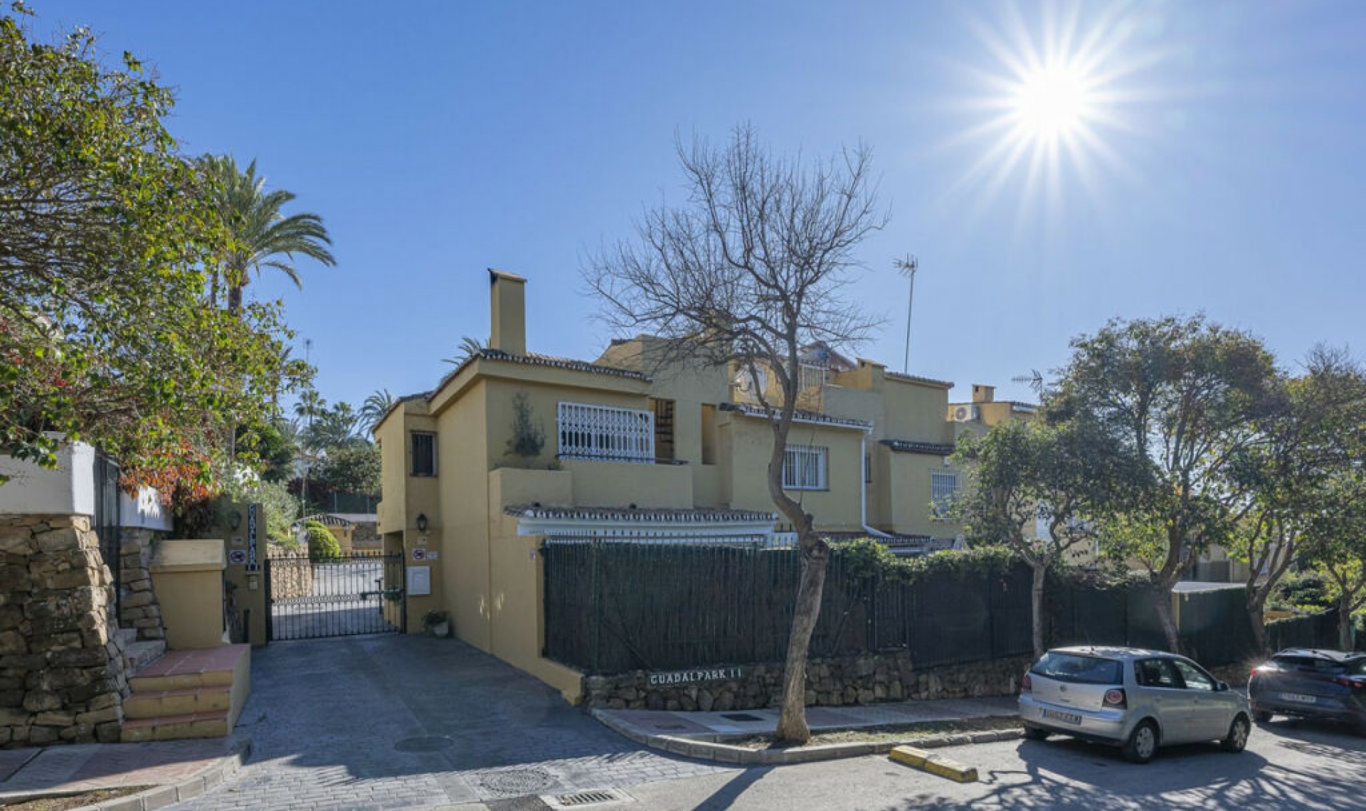 Resale - House -
Marbella
